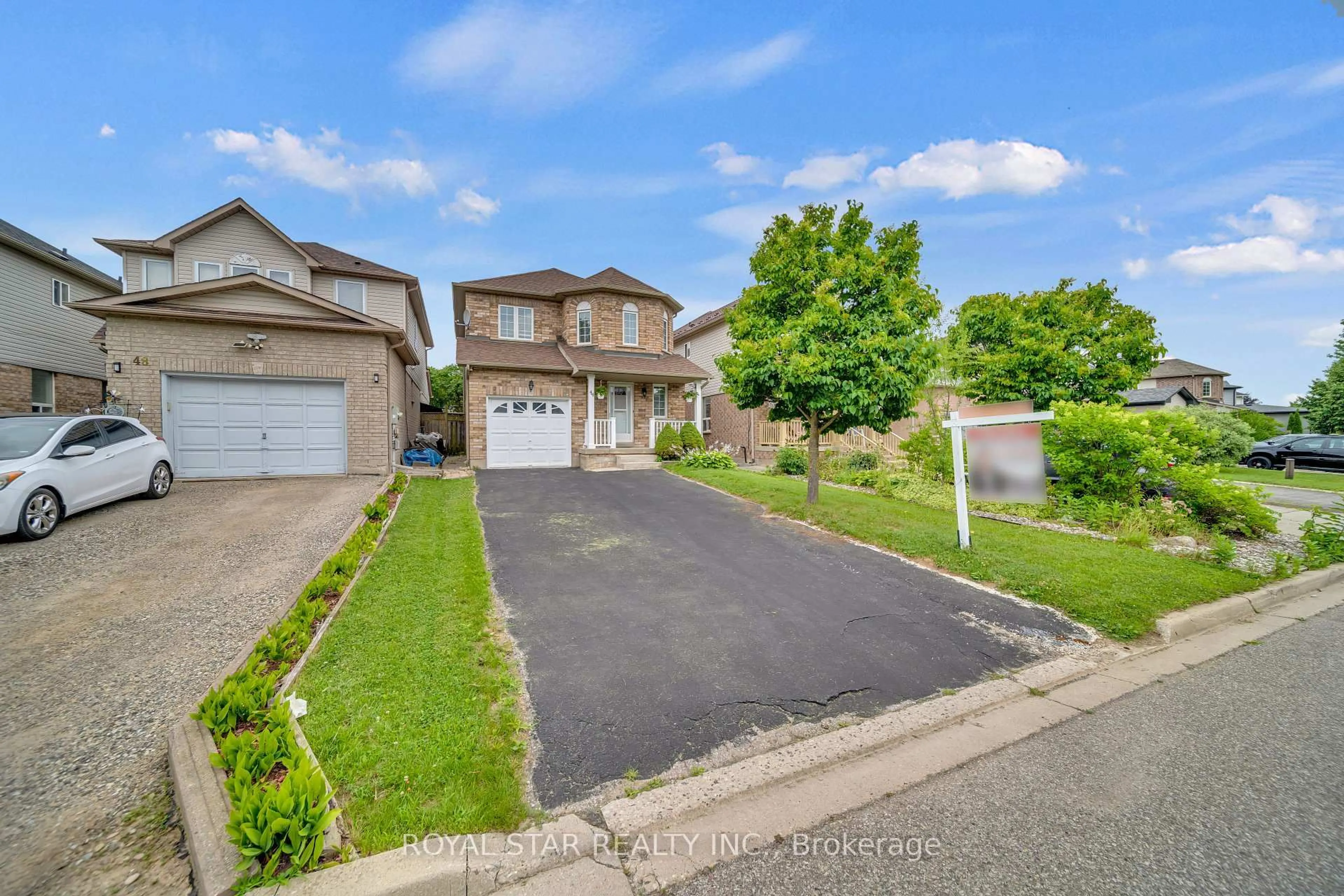 A pic from outside/outdoor area/front of a property/back of a property/a pic from drone, street for 44 Wheeler Dr, Cambridge Ontario N1P 1G4