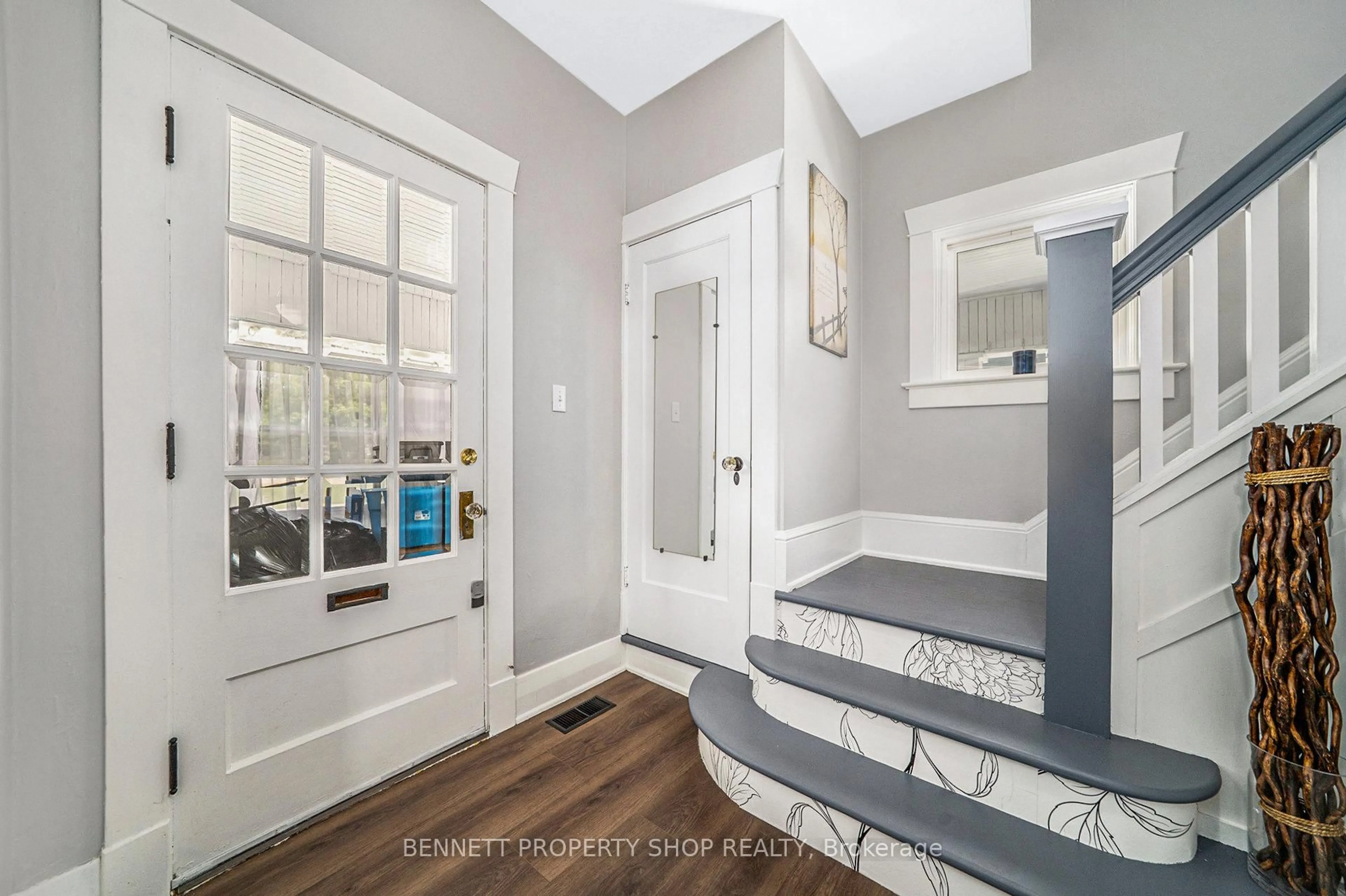Indoor entryway for 18 Queen St, Smiths Falls Ontario K7A 3N2