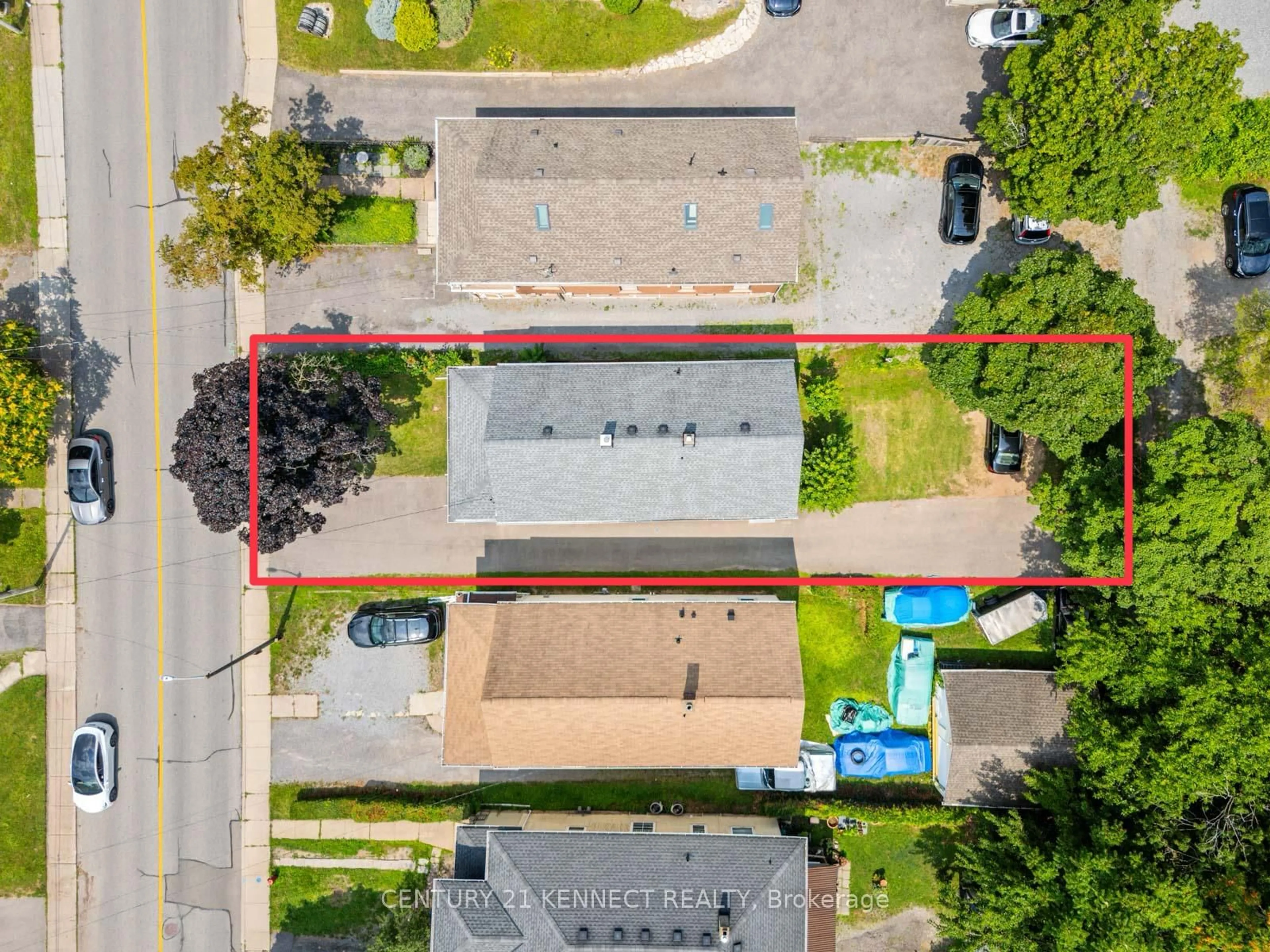 A pic from outside/outdoor area/front of a property/back of a property/a pic from drone, street for 4475-4477 Hiram St, Niagara Falls Ontario L2E 1A2