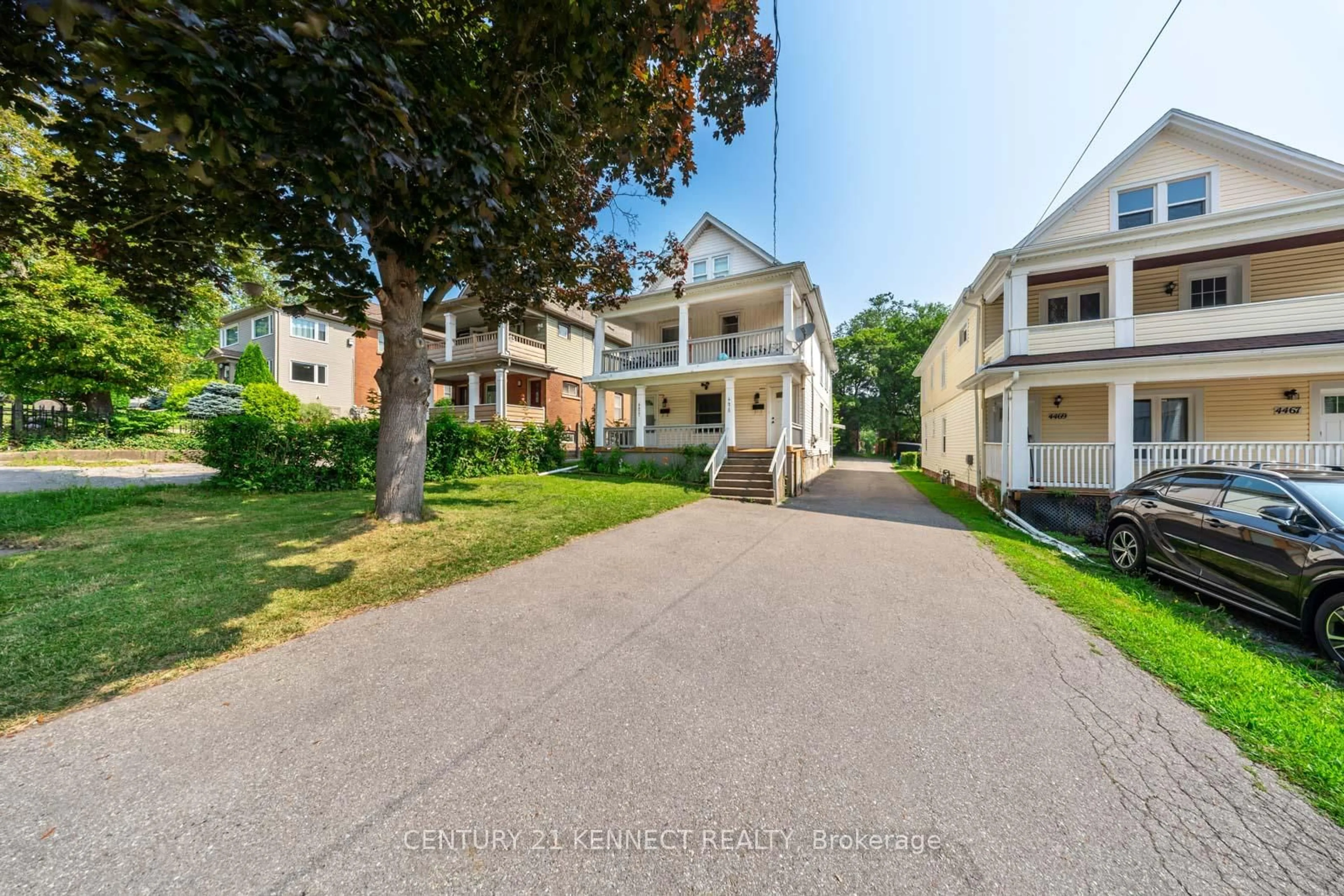 Patio, street for 4475-4477 Hiram St, Niagara Falls Ontario L2E 1A2
