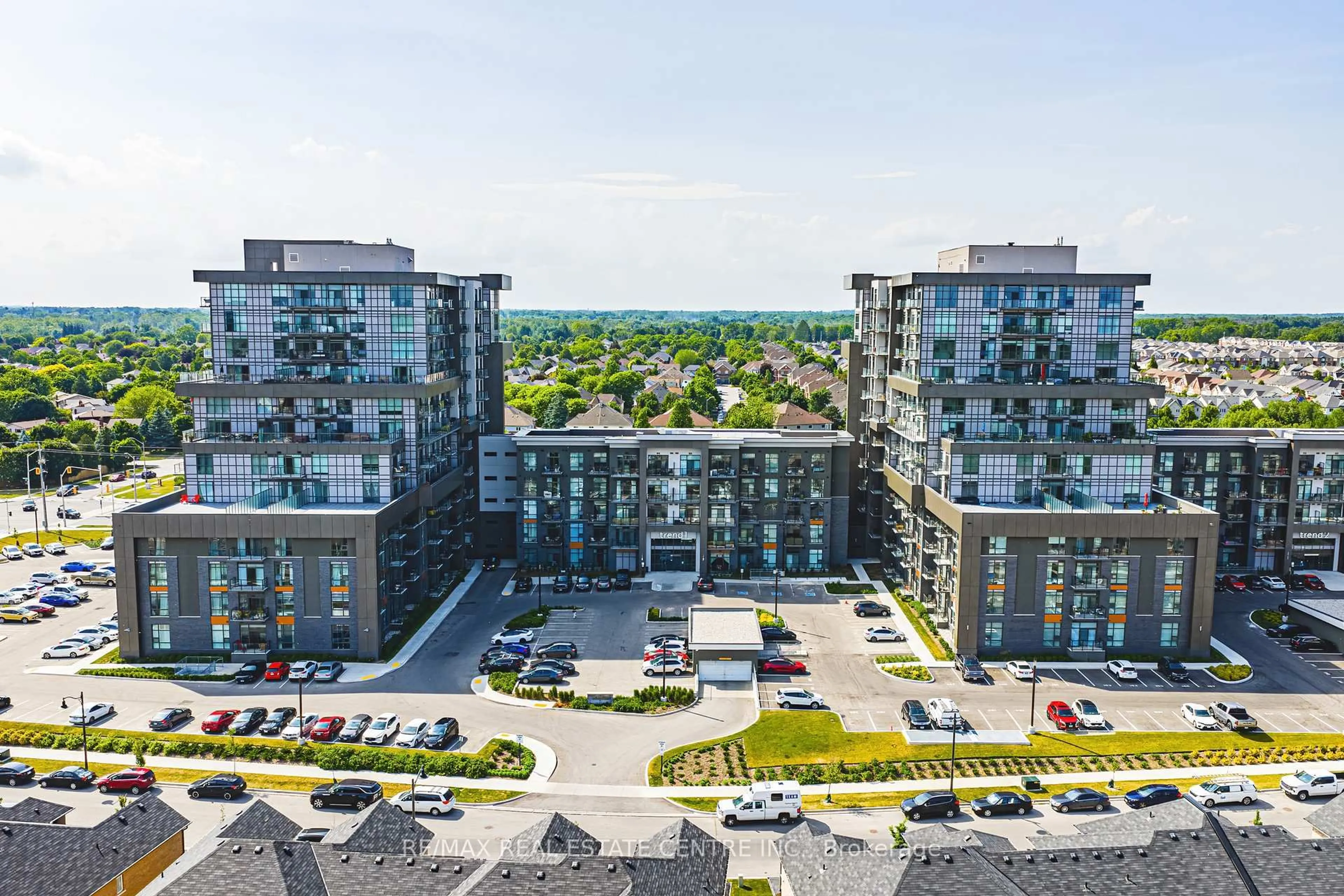 A pic from outside/outdoor area/front of a property/back of a property/a pic from drone, city buildings view from balcony for 450 Dundas St #1213, Hamilton Ontario L0R 2H8