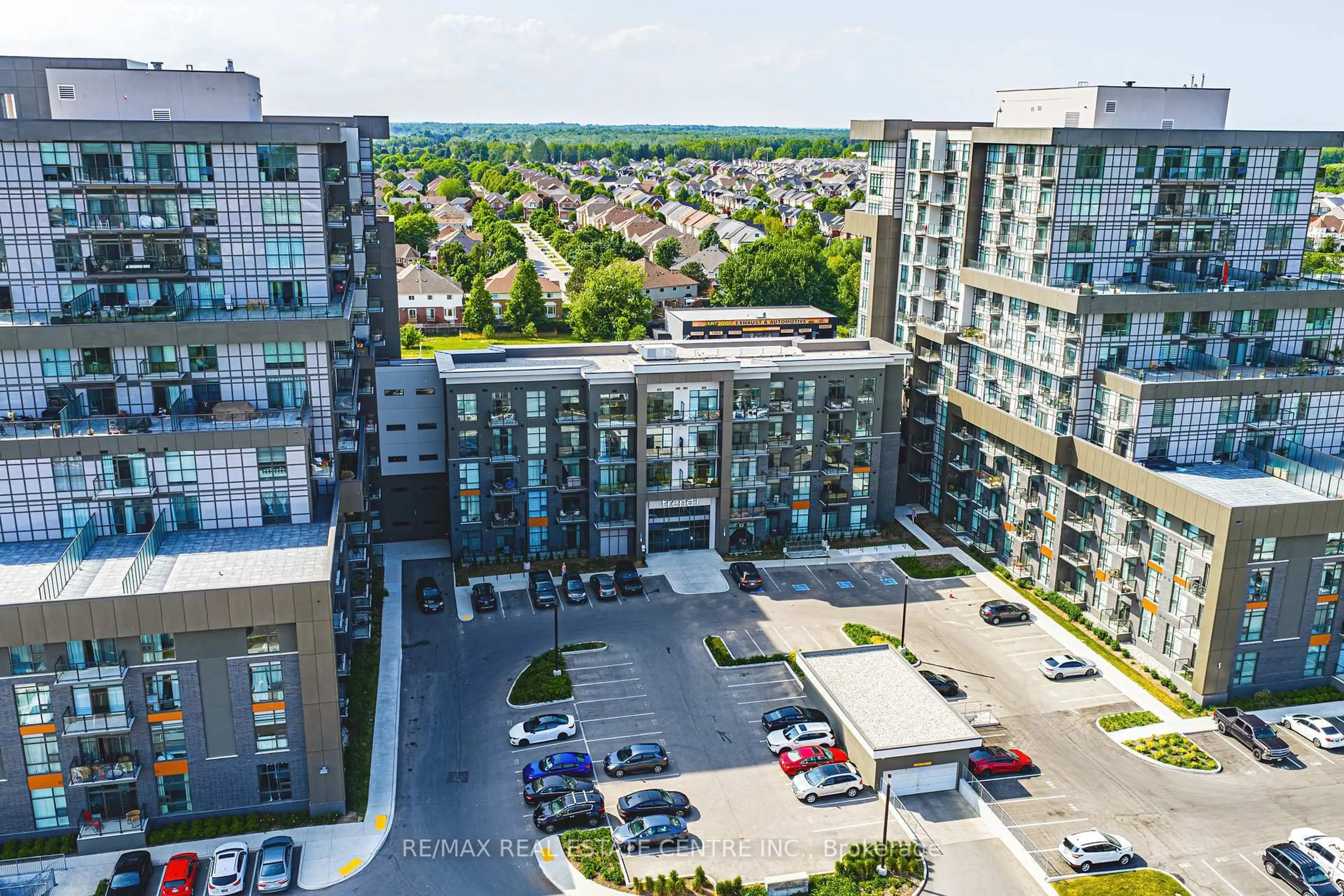 A pic from outside/outdoor area/front of a property/back of a property/a pic from drone, city buildings view from balcony for 450 Dundas St #1213, Hamilton Ontario L0R 2H8