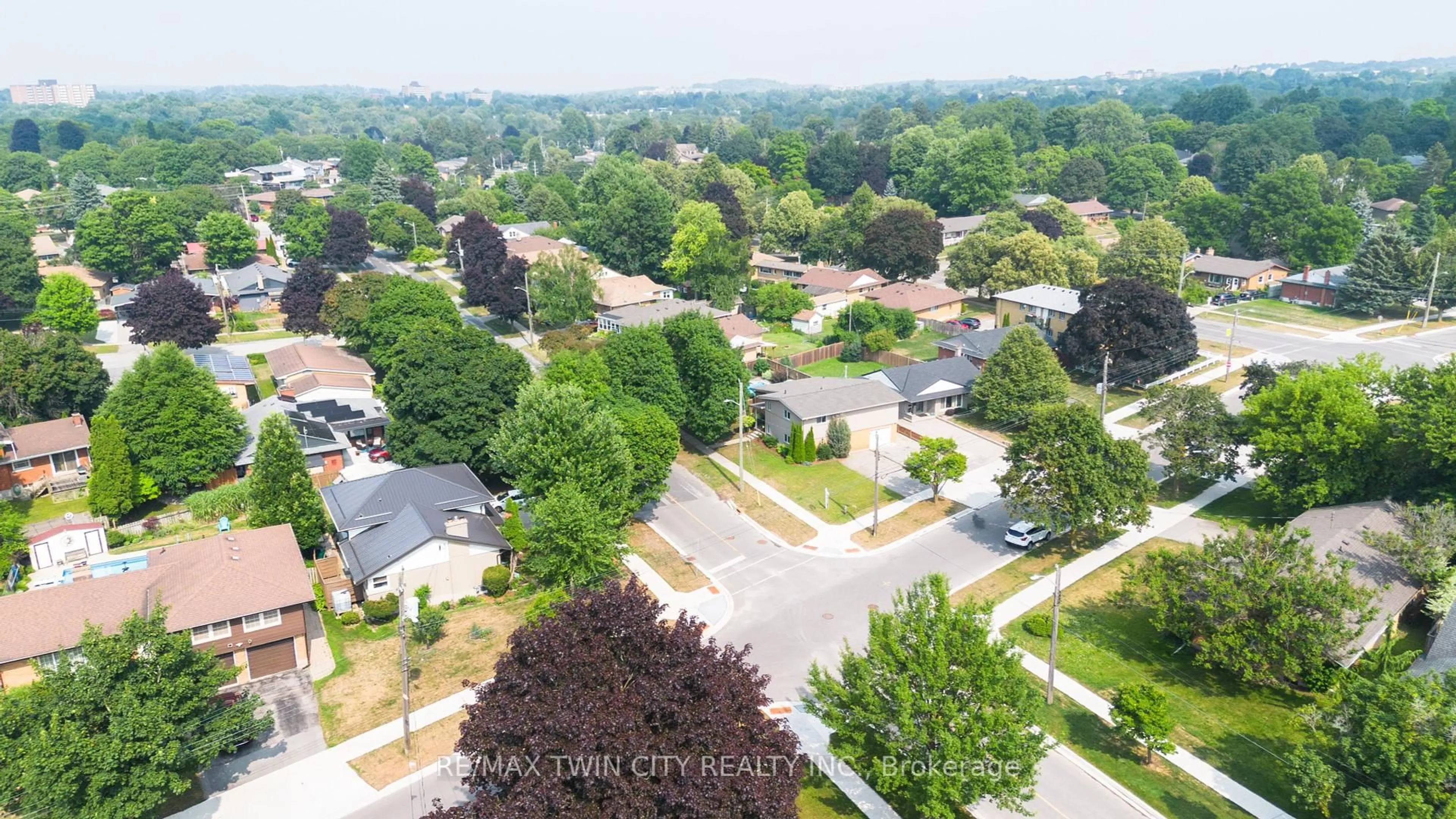 A pic from outside/outdoor area/front of a property/back of a property/a pic from drone, unknown for 135 Islington Ave, Kitchener Ontario N2B 1P6