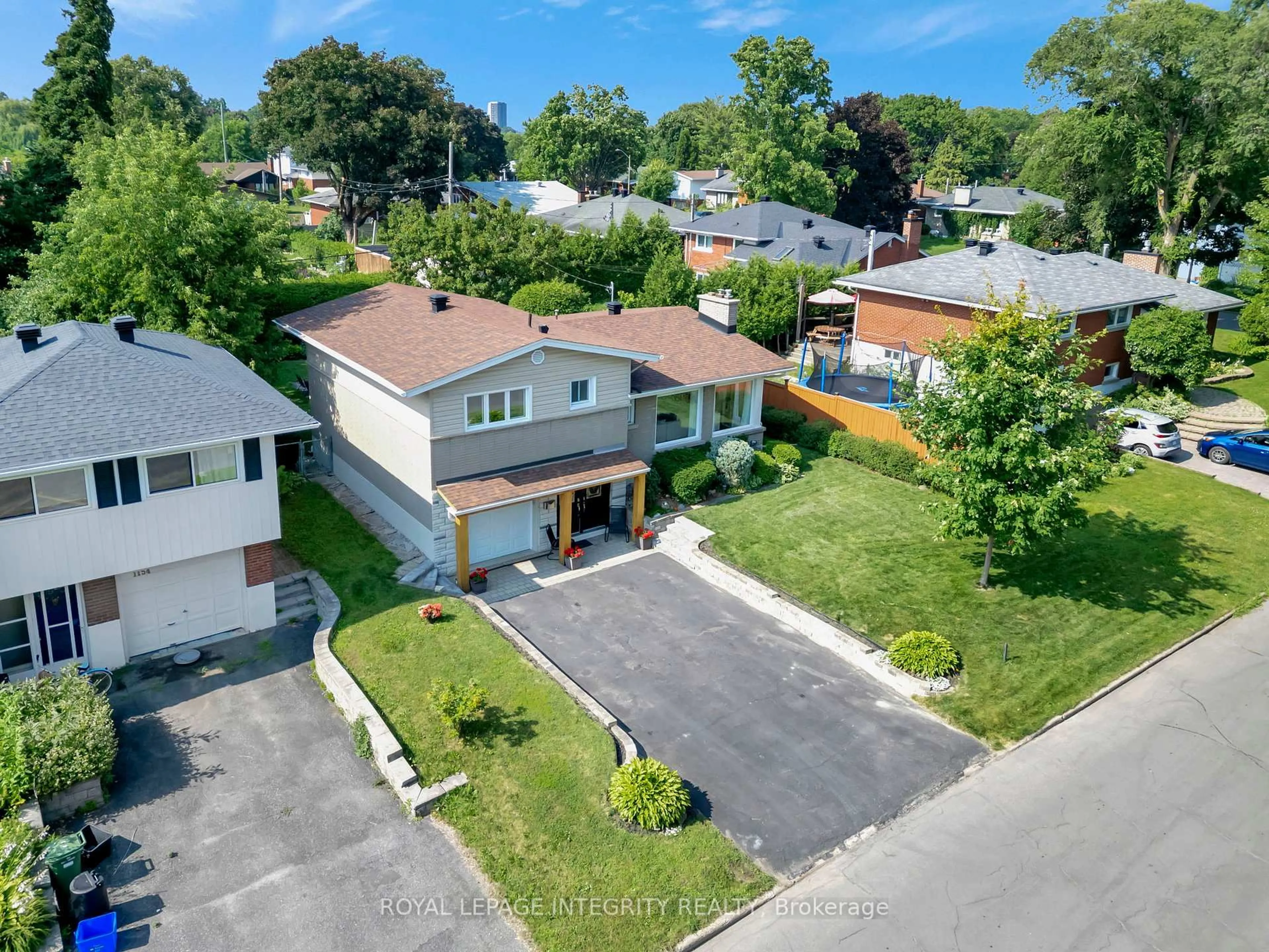 A pic from outside/outdoor area/front of a property/back of a property/a pic from drone, street for 1150 Albany Dr, Ottawa Ontario K2C 2L3
