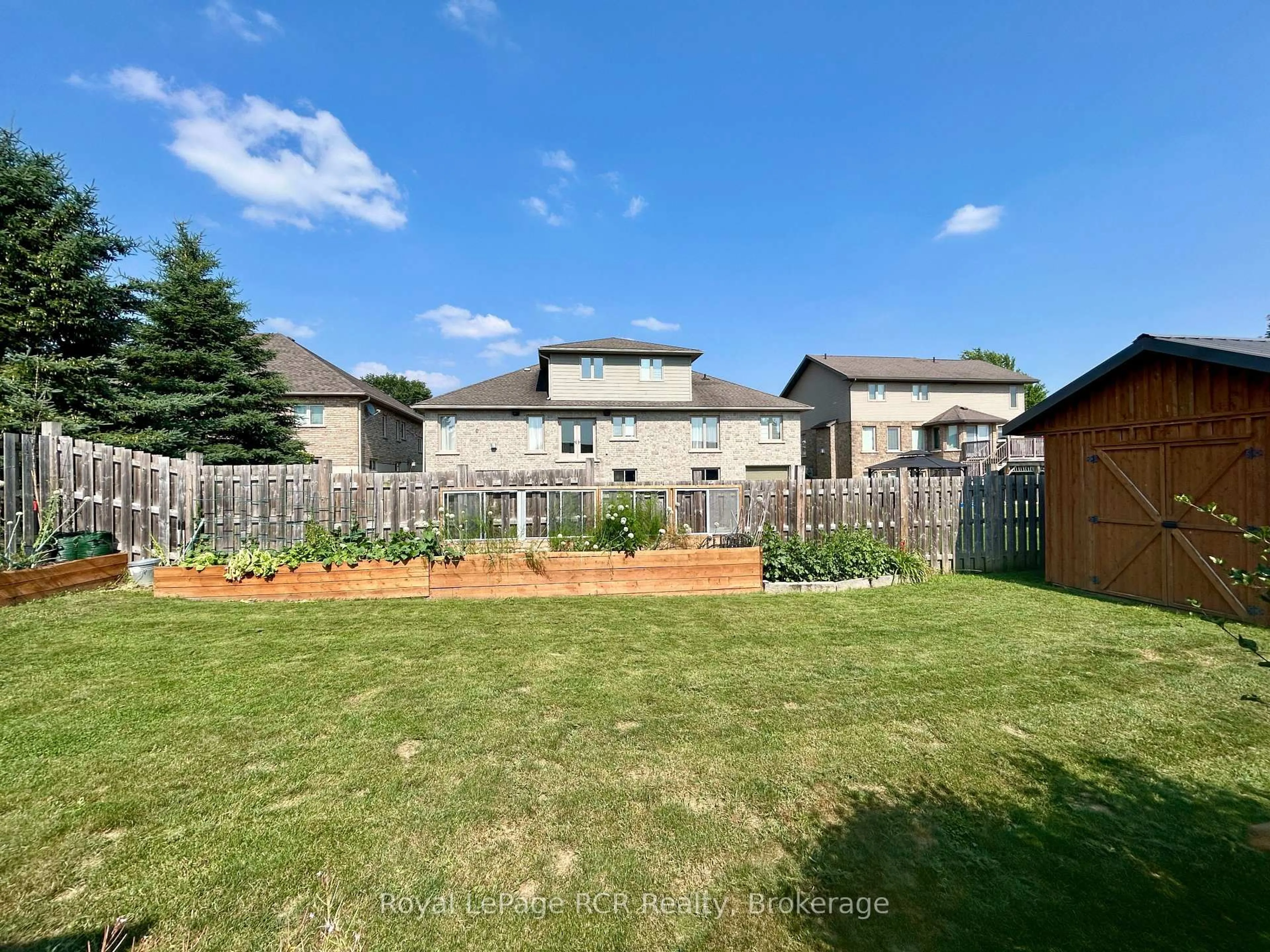 A pic from outside/outdoor area/front of a property/back of a property/a pic from drone, unknown for 332 Westwood Dr, Brockton Ontario N0G 2V0