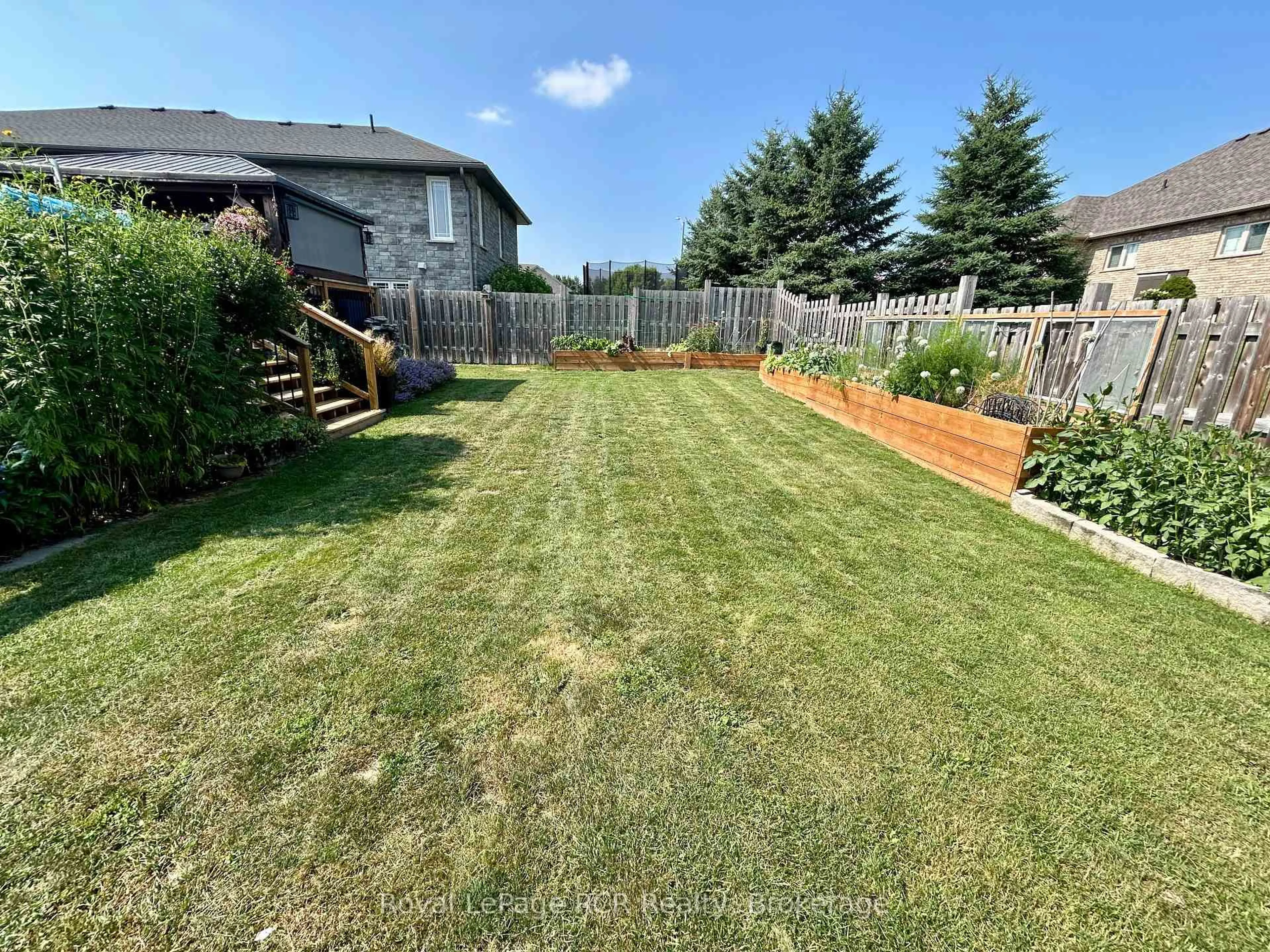 A pic from outside/outdoor area/front of a property/back of a property/a pic from drone, unknown for 332 Westwood Dr, Brockton Ontario N0G 2V0