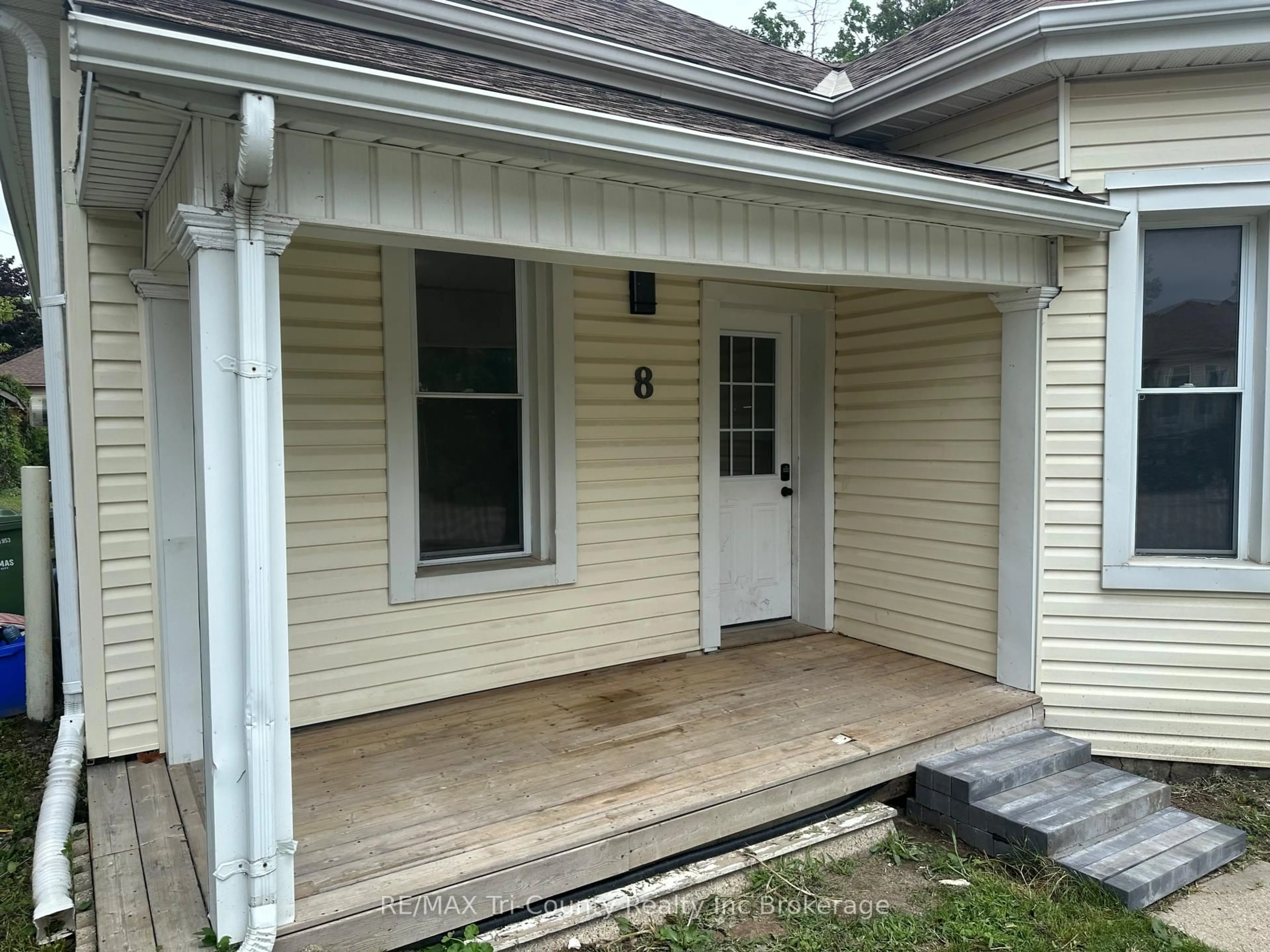 Home with vinyl exterior material, street for 8 Erie St, St. Thomas Ontario N5R 2M5