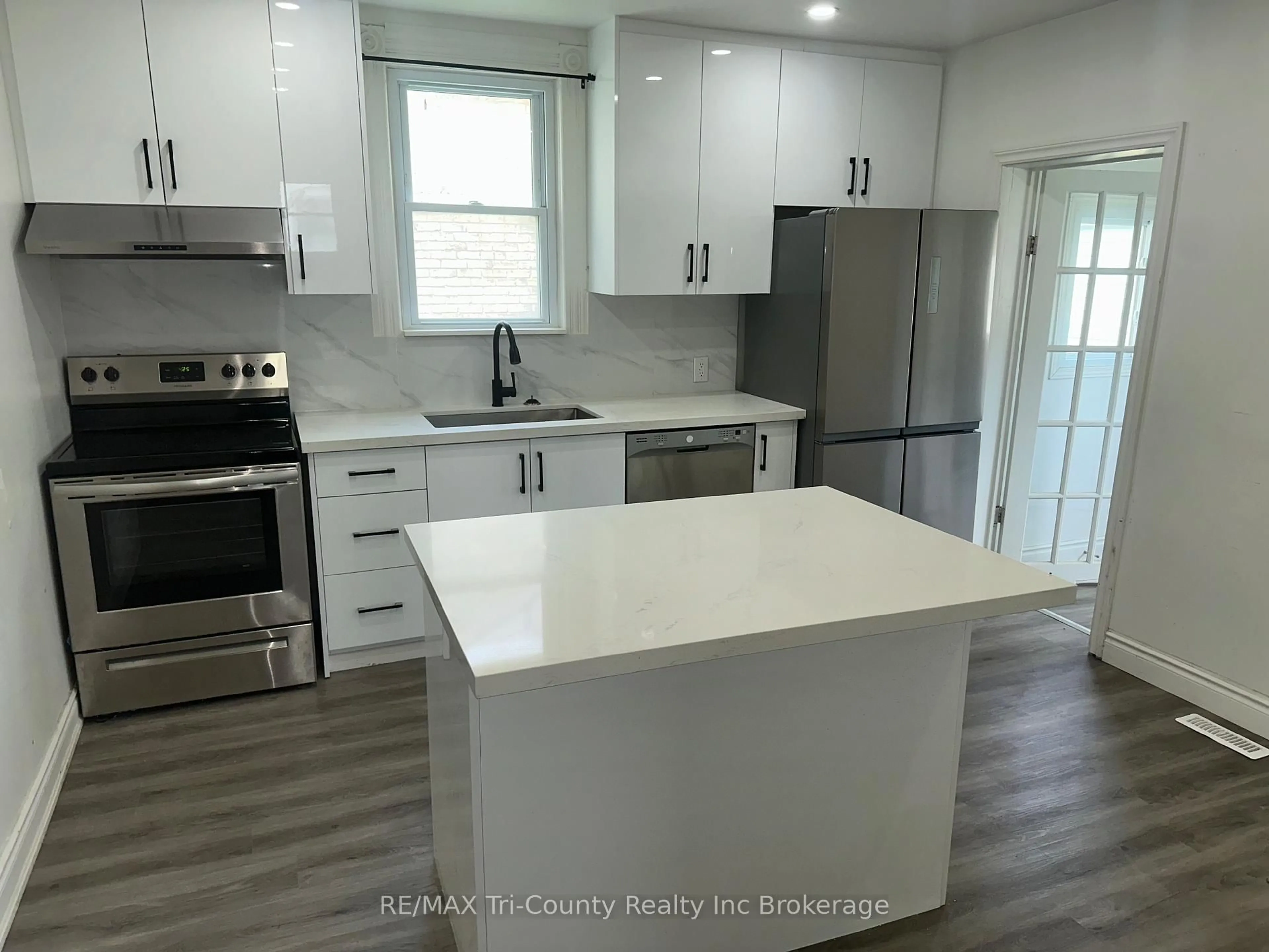 Open concept kitchen, unknown for 8 Erie St, St. Thomas Ontario N5R 2M5