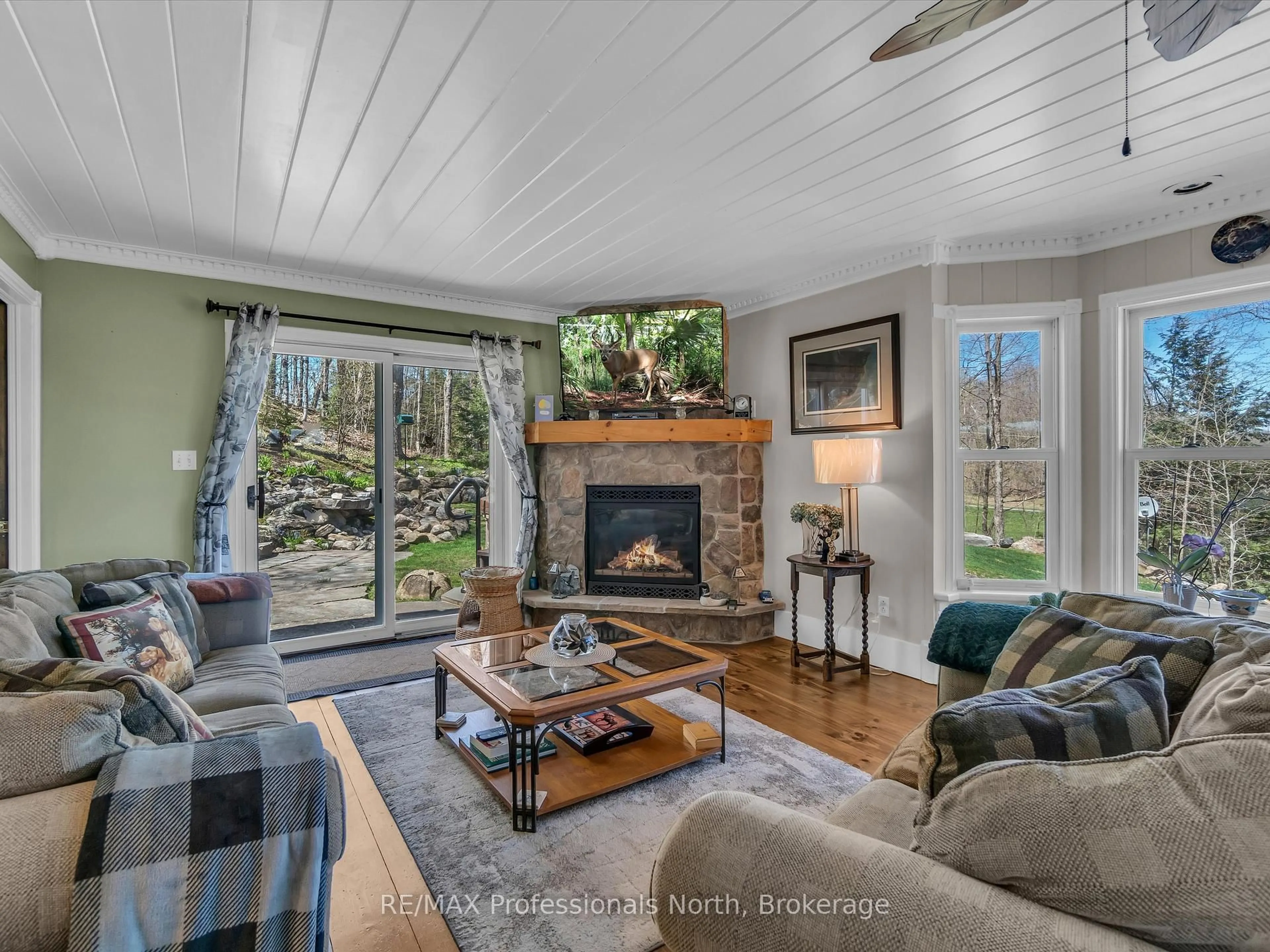Living room with furniture, unknown for 1123 Ziska Rd, Muskoka Lakes Ontario P1L 1W8
