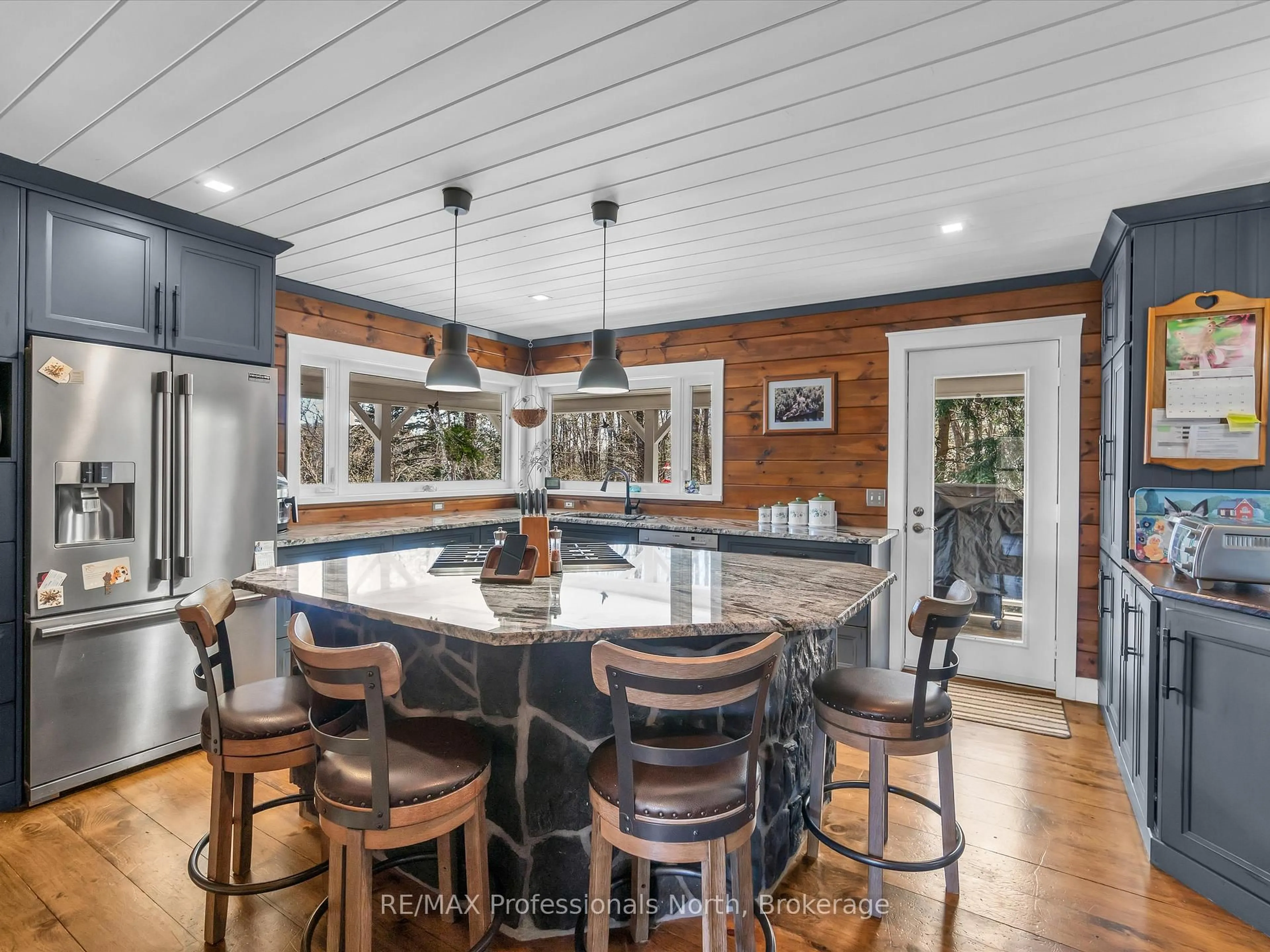 Open concept kitchen, ceramic/tile floor for 1123 Ziska Rd, Muskoka Lakes Ontario P1L 1W8