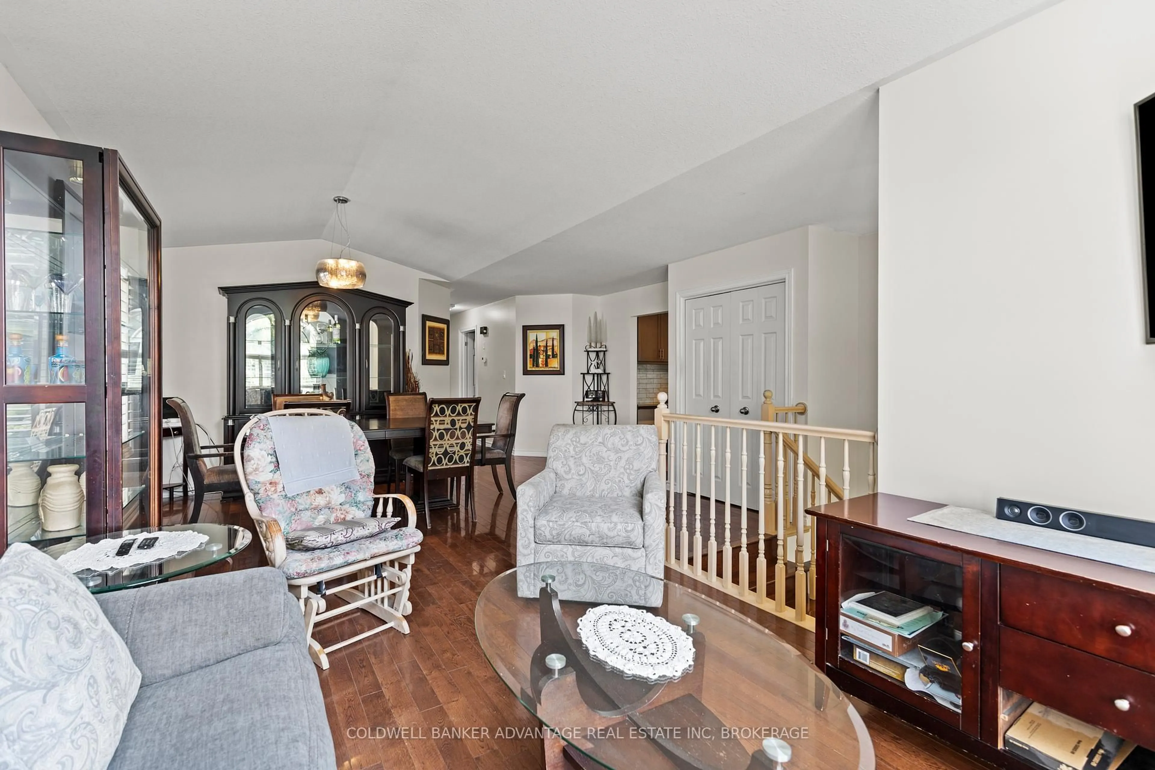 Living room with furniture, unknown for 8097 WOODSVIEW Cres, Niagara Falls Ontario L2H 3G3