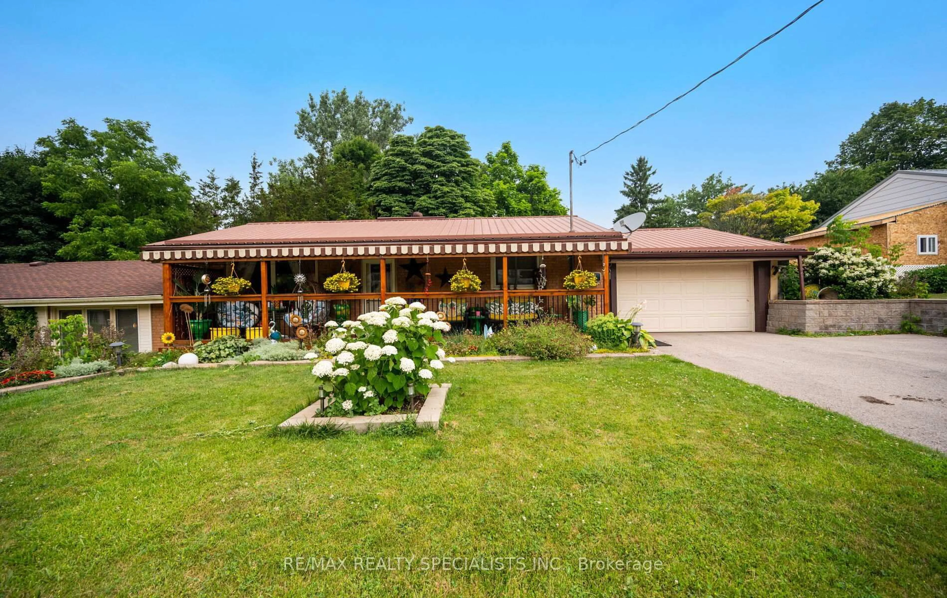 A pic from outside/outdoor area/front of a property/back of a property/a pic from drone, street for 49 Parker Dr, Norfolk Ontario N3Y 1A3