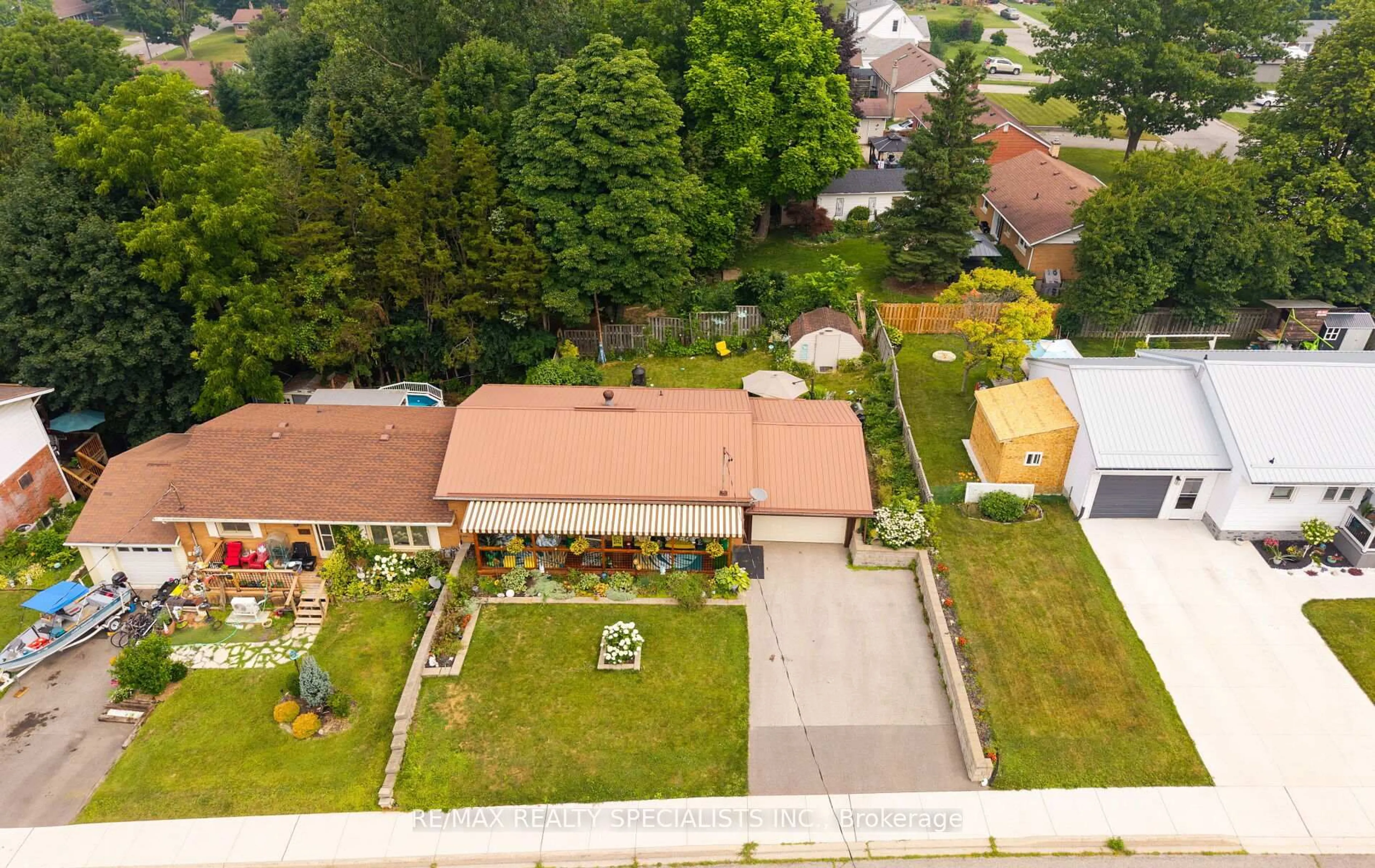 A pic from outside/outdoor area/front of a property/back of a property/a pic from drone, street for 49 Parker Dr, Norfolk Ontario N3Y 1A3