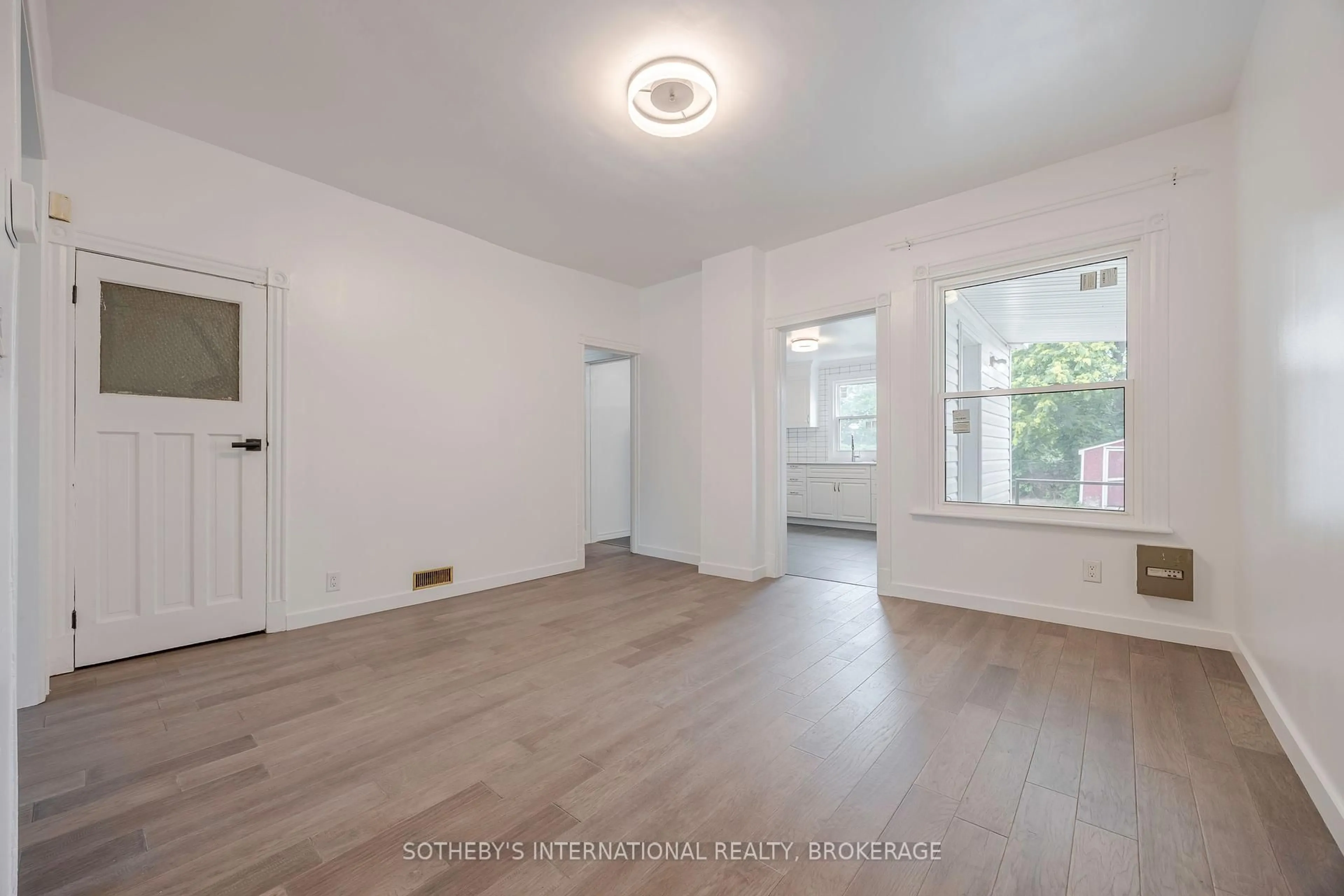 A pic of a room for 81 Clinton St, Hamilton Ontario L8L 3K1