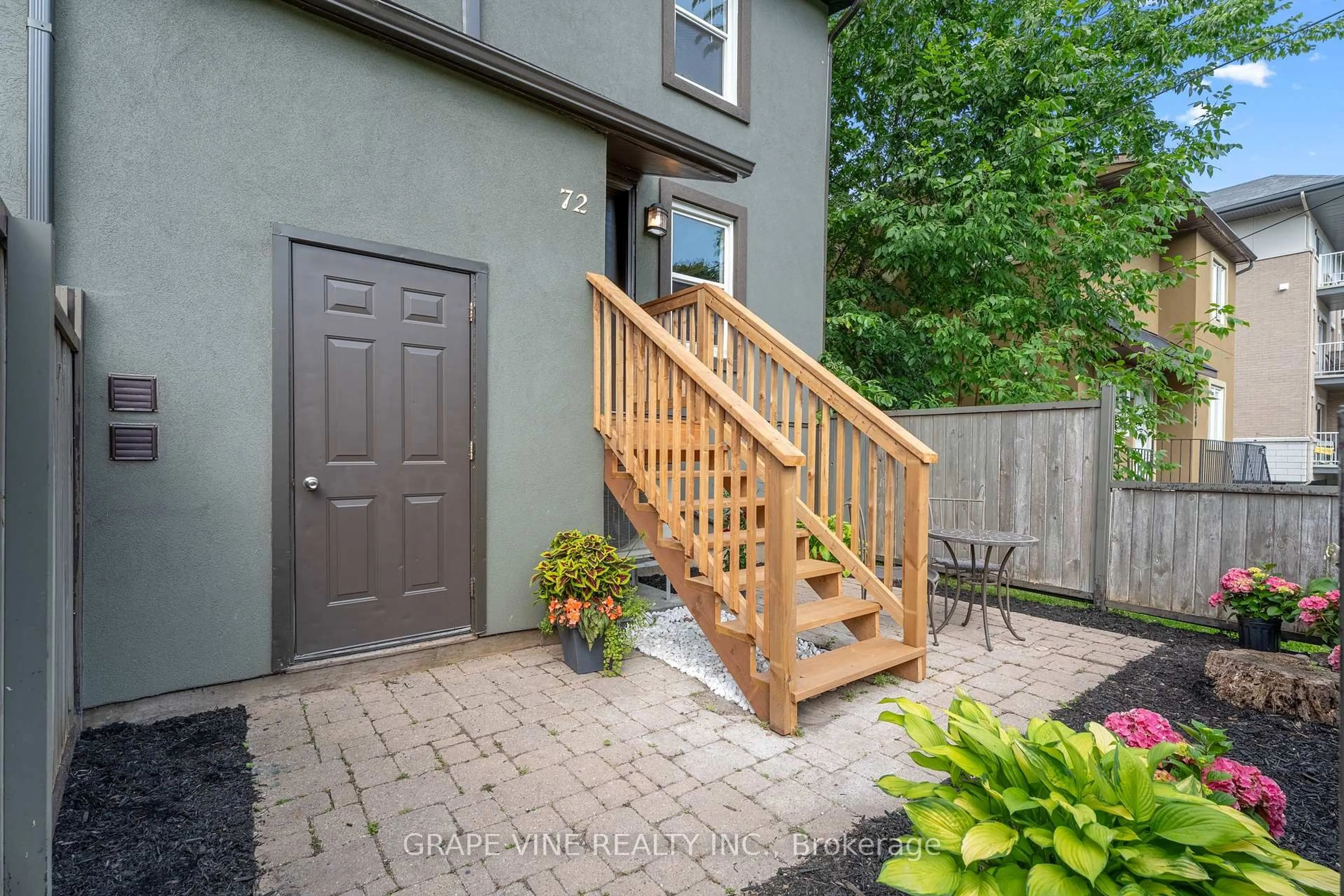 Patio, street for 1250 Mcwatters Rd #72, Ottawa Ontario K2C 3P5