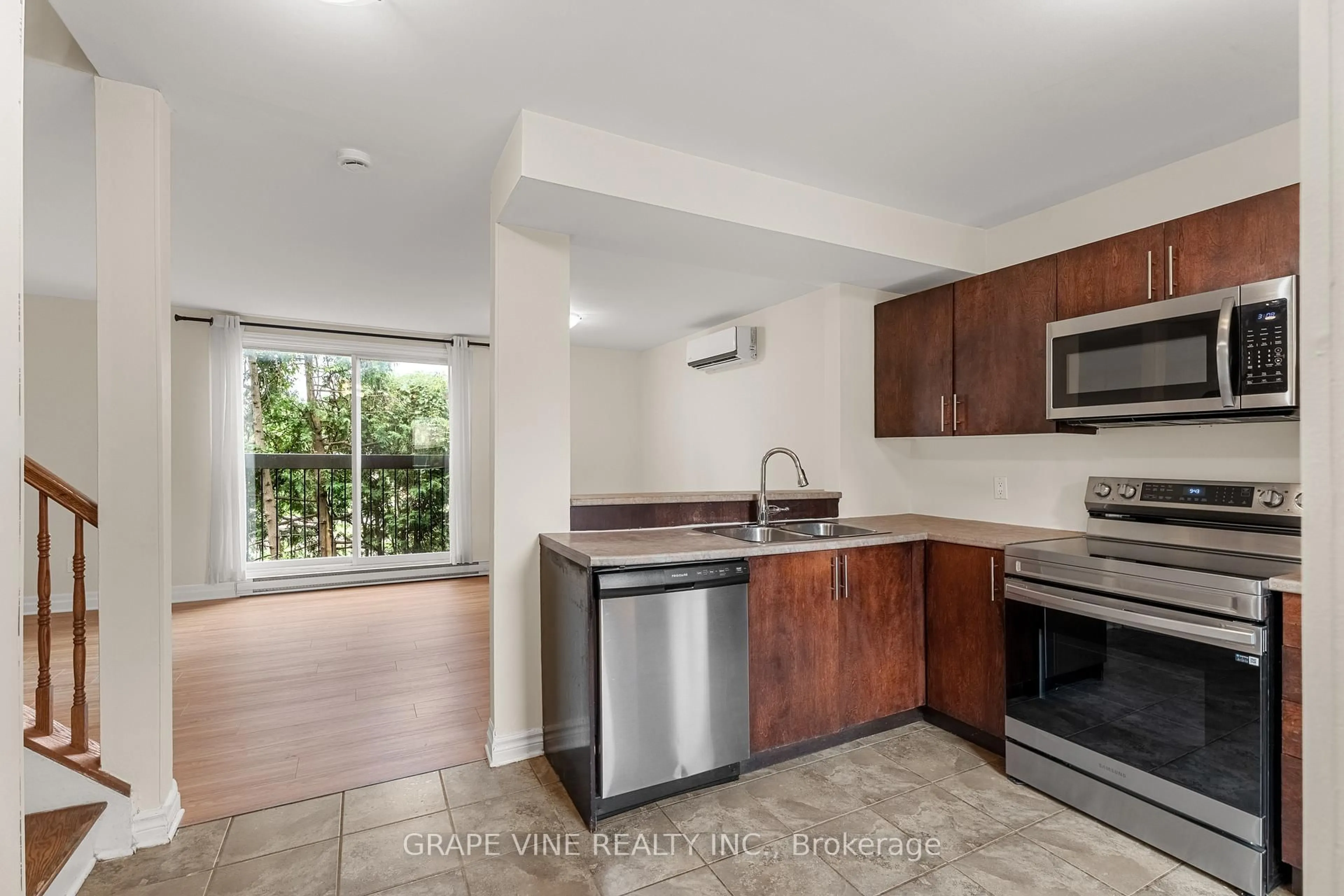 Standard kitchen, unknown for 1250 Mcwatters Rd #72, Ottawa Ontario K2C 3P5