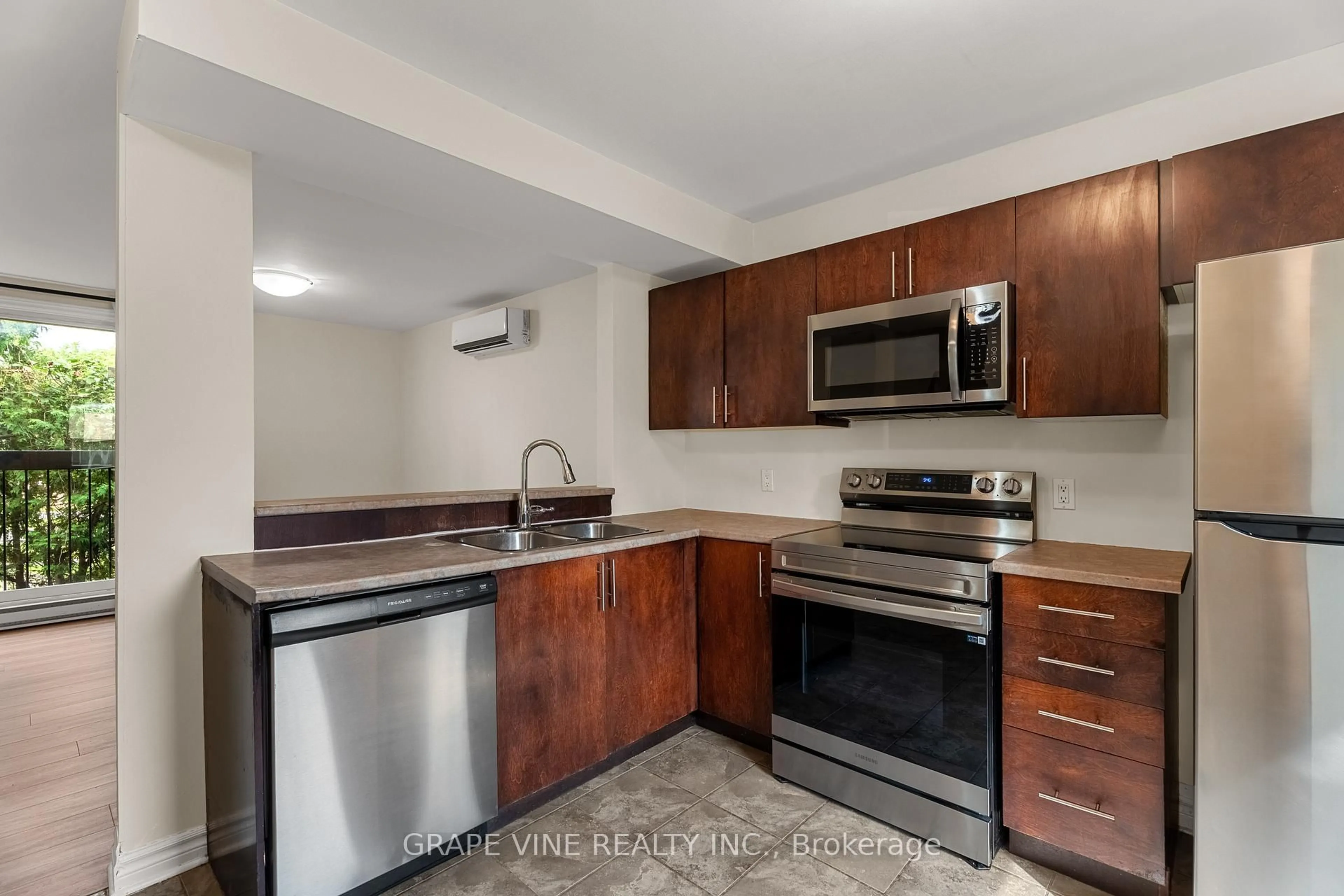 Standard kitchen, unknown for 1250 Mcwatters Rd #72, Ottawa Ontario K2C 3P5