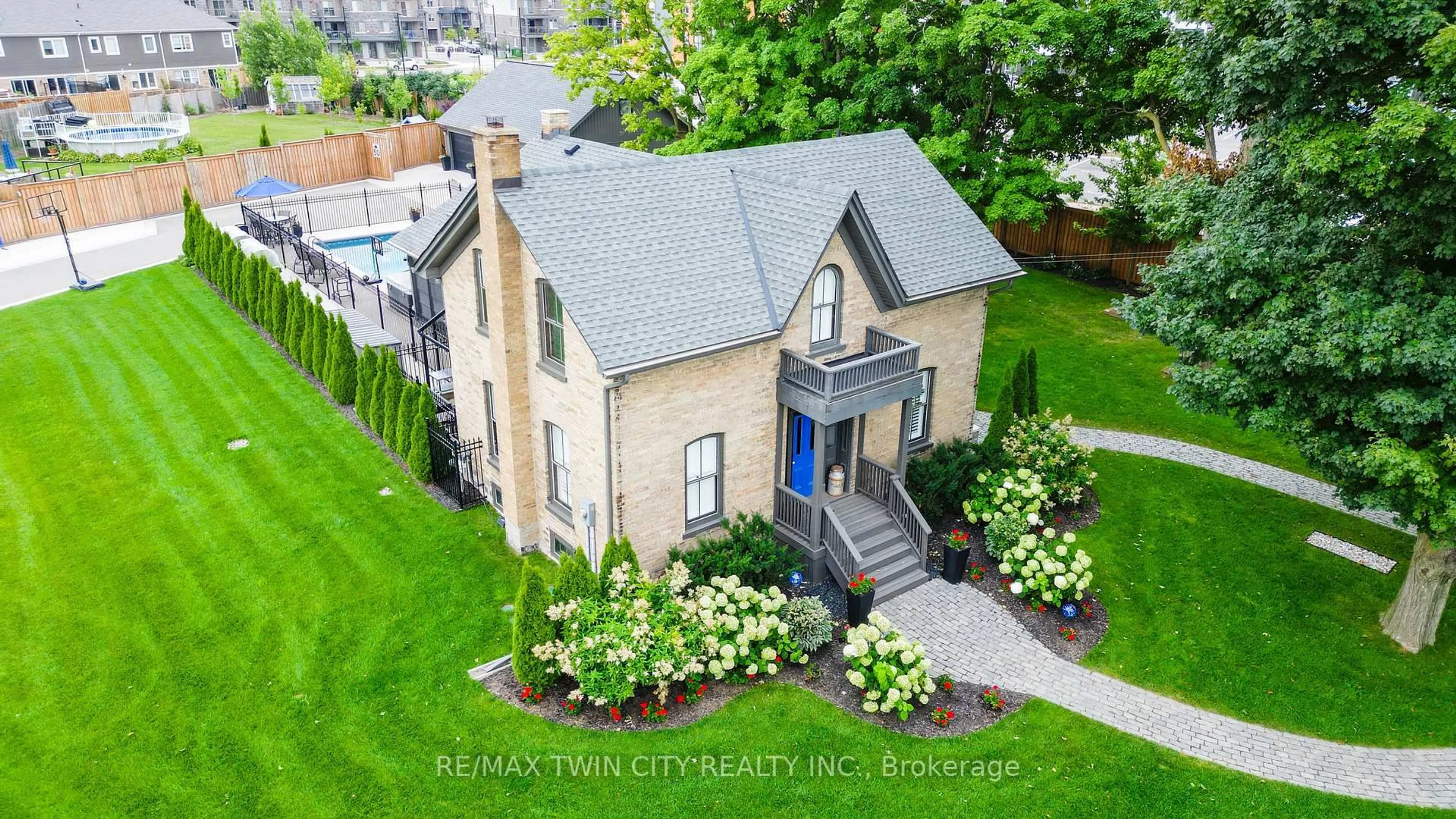 A pic from outside/outdoor area/front of a property/back of a property/a pic from drone, unknown for 920 Orr Crt, Kitchener Ontario N2R 1R4