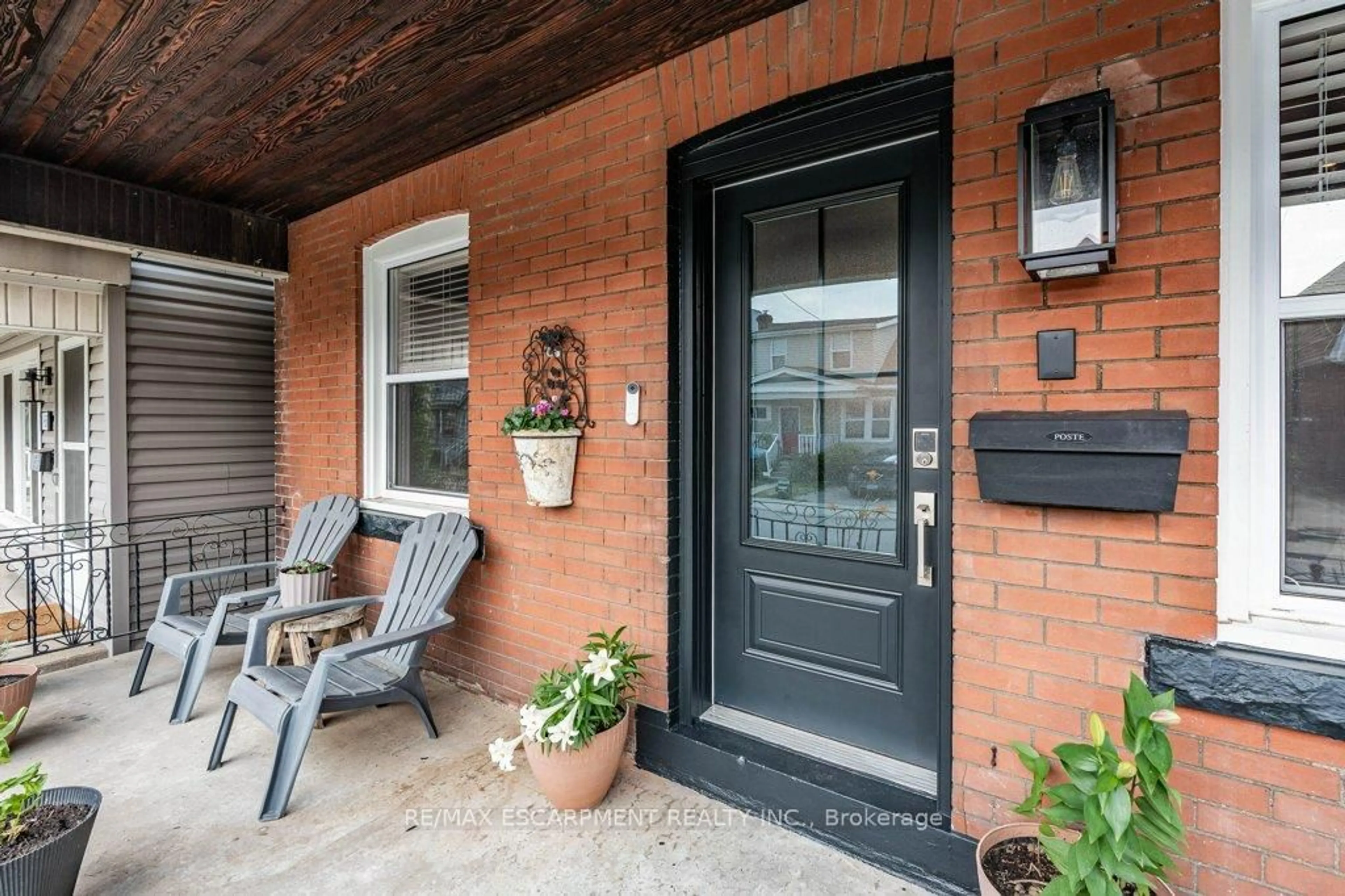 Indoor entryway for 67 Mayflower Ave, Hamilton Ontario L8L 2K5
