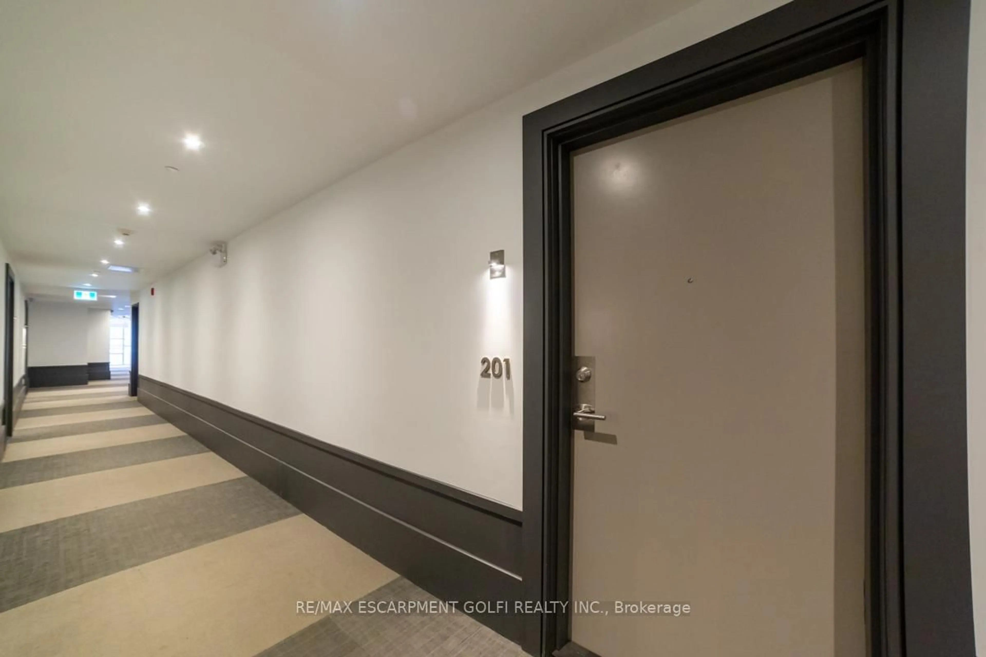 Indoor foyer for 10 Concord Pl #201, Grimsby Ontario L3M 0G6