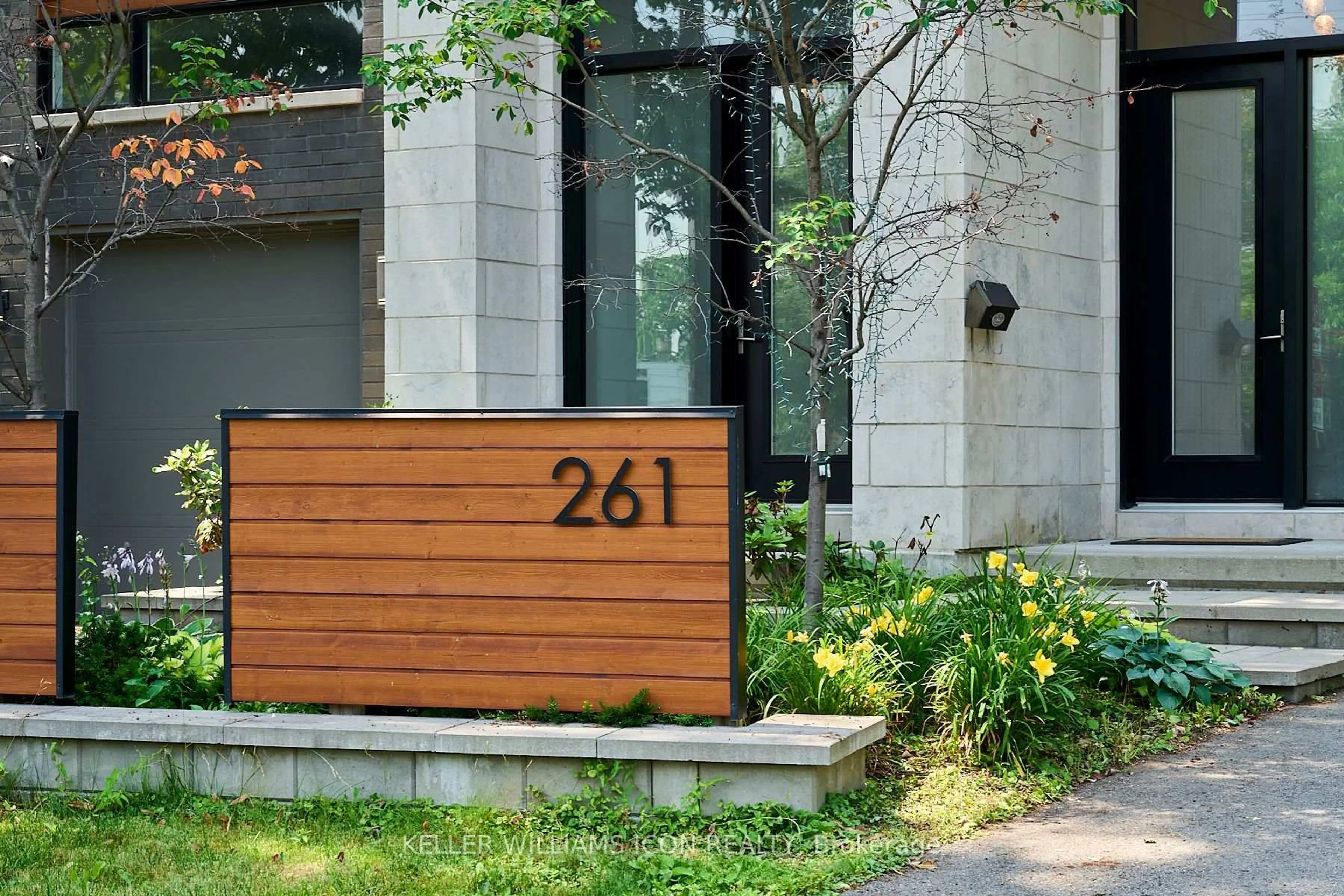 Unknown for 261 Beechwood Ave, Ottawa Ontario K1M 1K6