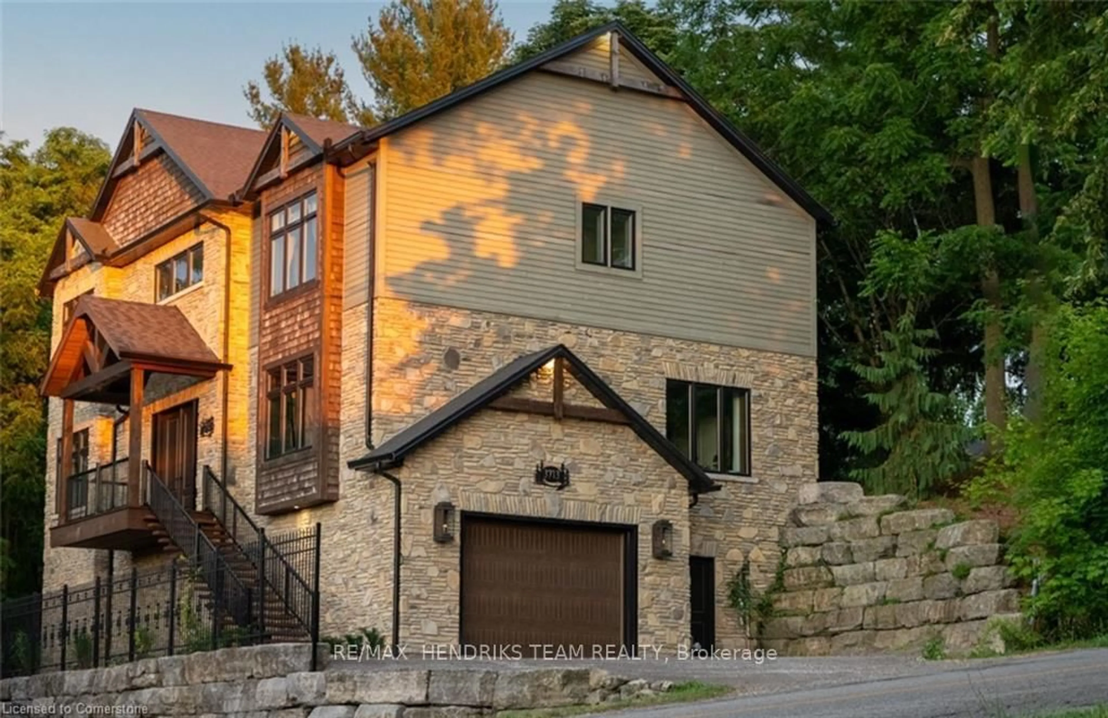 Home with brick exterior material, street for 3713 Nineteenth St, Lincoln Ontario L0R 1S0