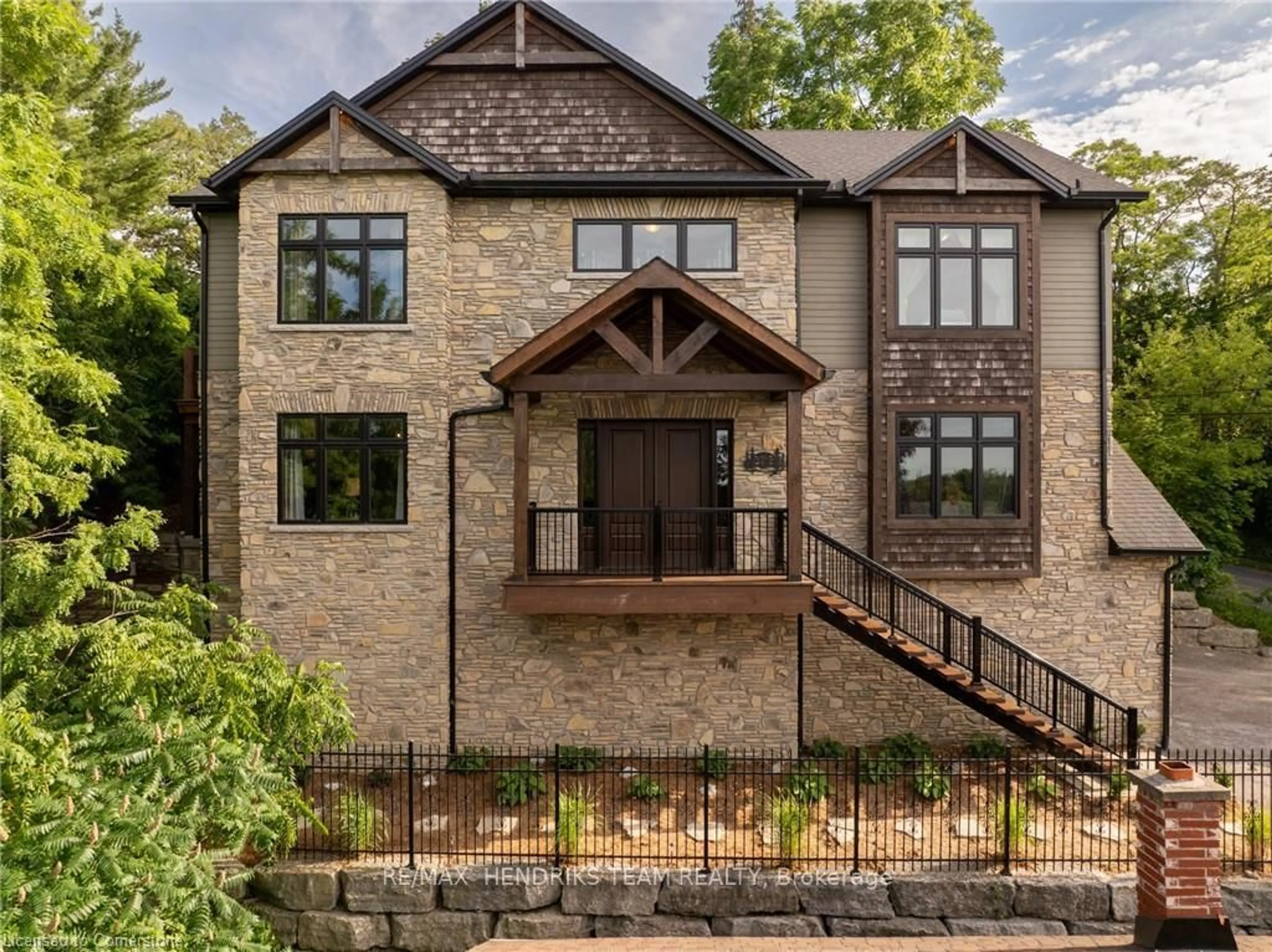 Home with brick exterior material, street for 3713 Nineteenth St, Lincoln Ontario L0R 1S0