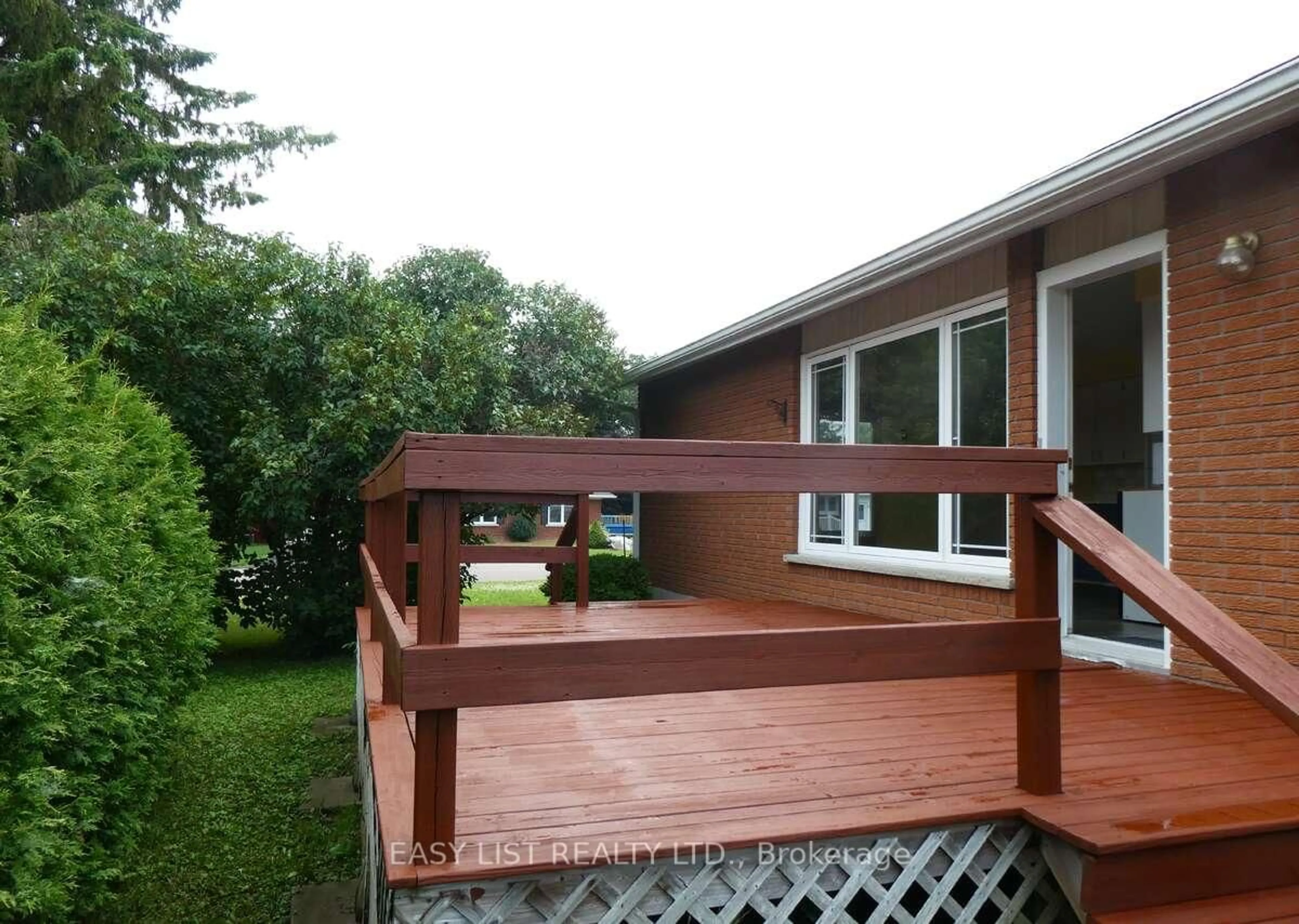 Home with vinyl exterior material, water/lake/river/ocean view for 24 Wilson St, Renfrew Ontario K7V 1G4