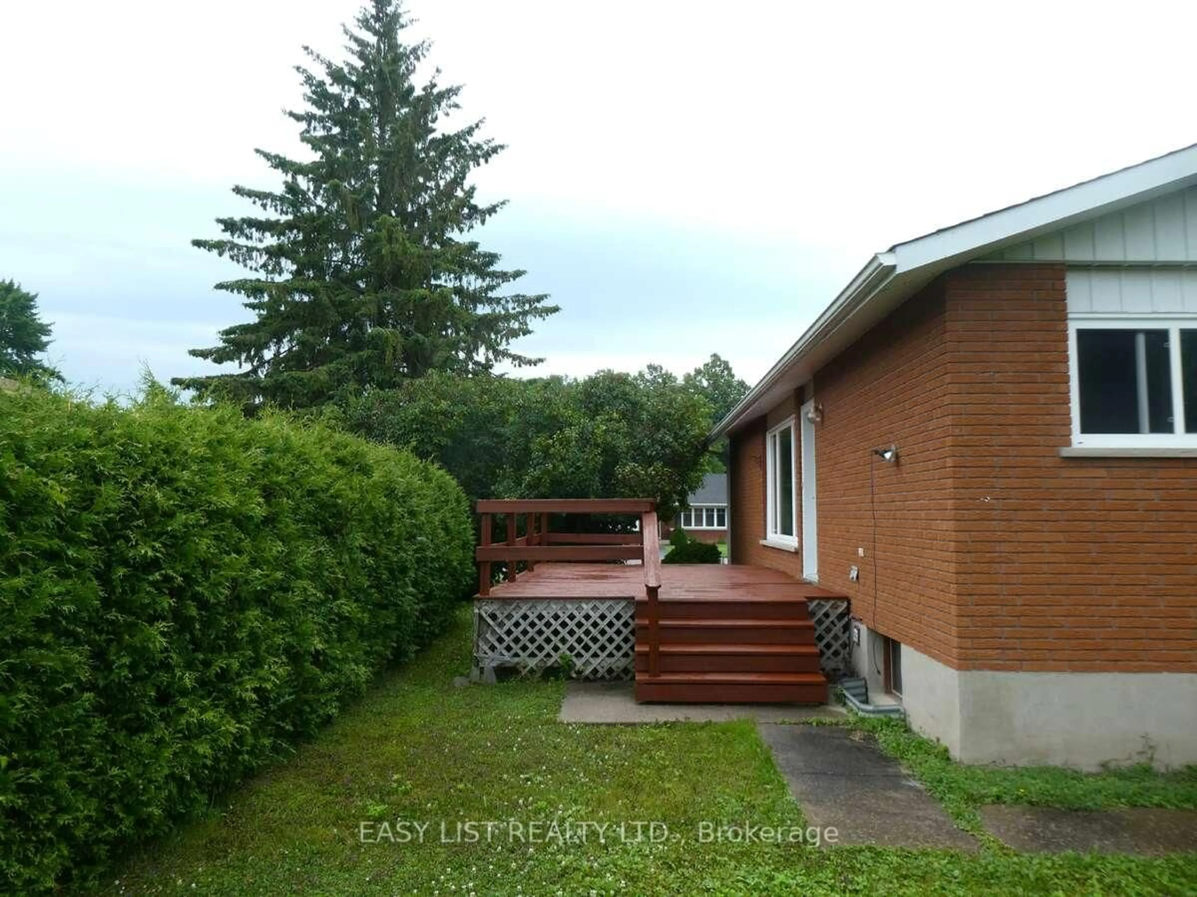 Patio, unknown for 24 Wilson St, Renfrew Ontario K7V 1G4