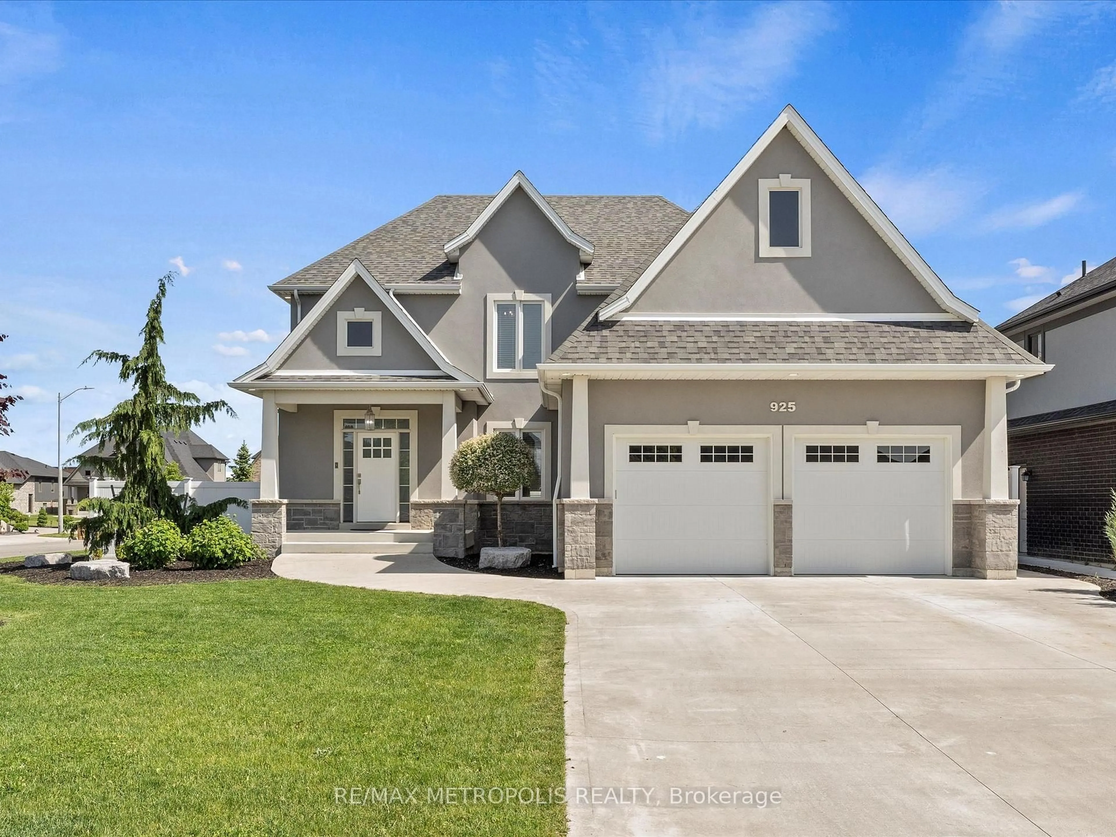 Home with brick exterior material, street for 925 Lakewood Cres, Lakeshore Ontario N8L 1G6