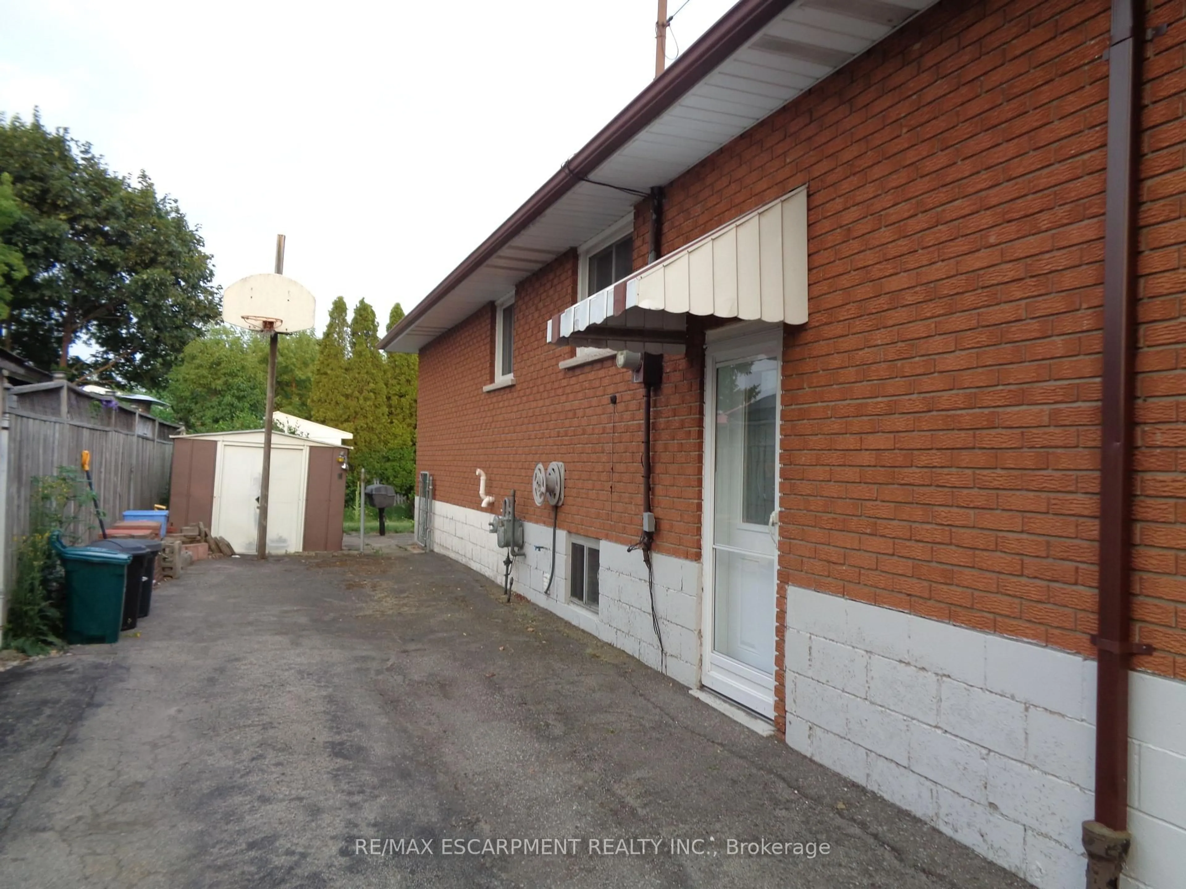 Patio, street for 41 Rita Ave, Hamilton Ontario L8W 1M4