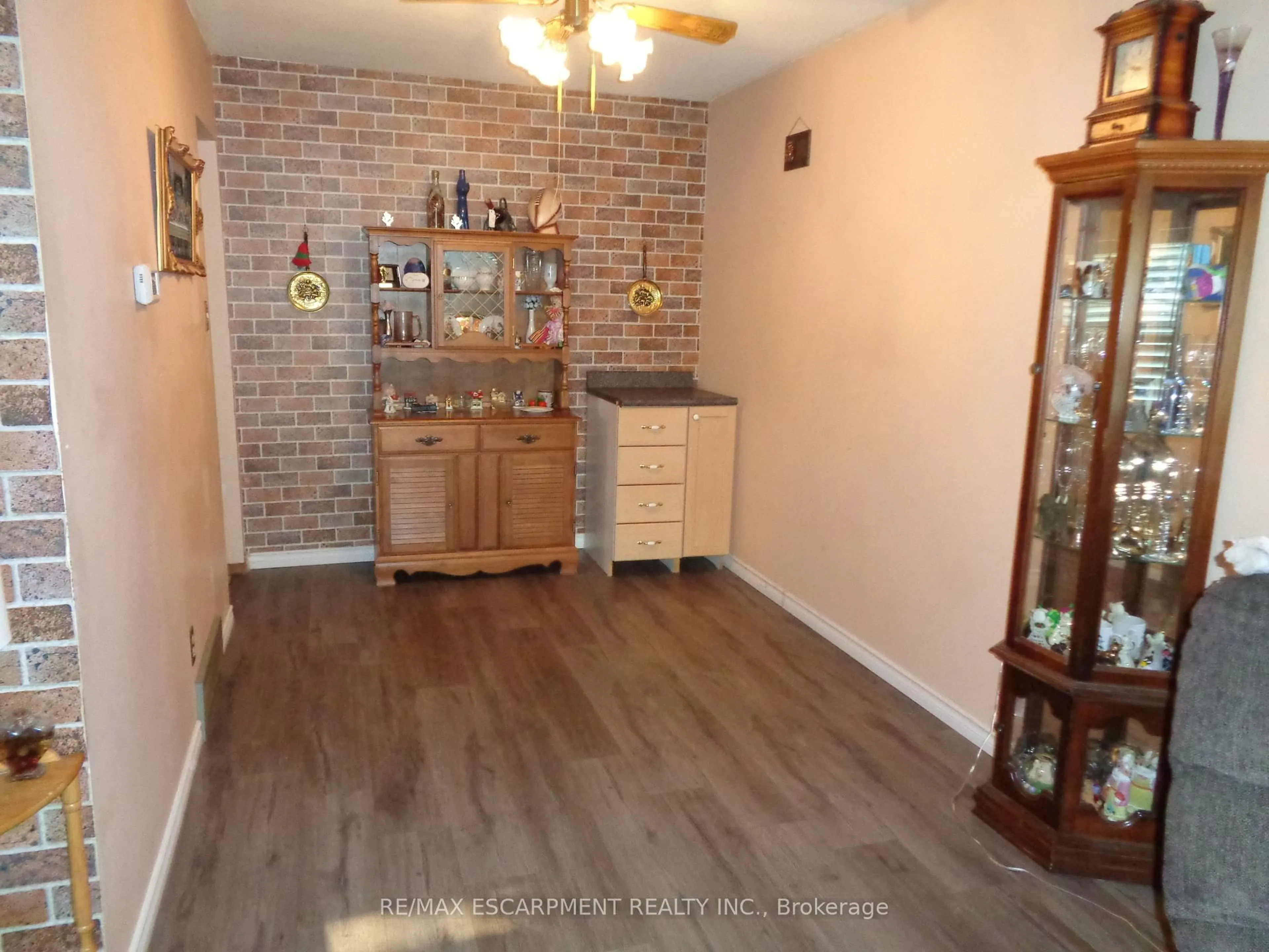 A pic of a room for 41 Rita Ave, Hamilton Ontario L8W 1M4