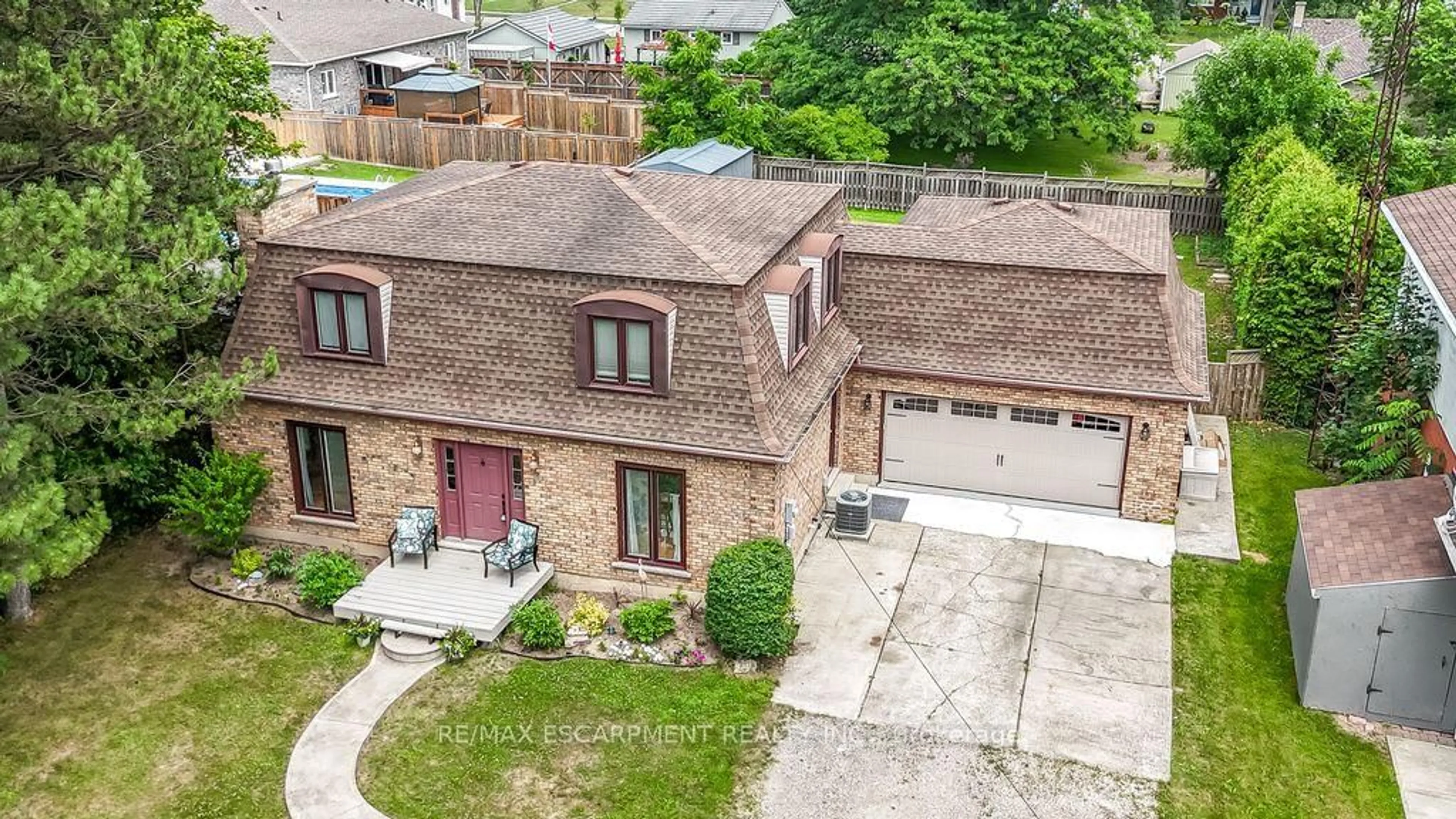 A pic from outside/outdoor area/front of a property/back of a property/a pic from drone, street for 44 Ottawa St, Haldimand Ontario N0A 1E0