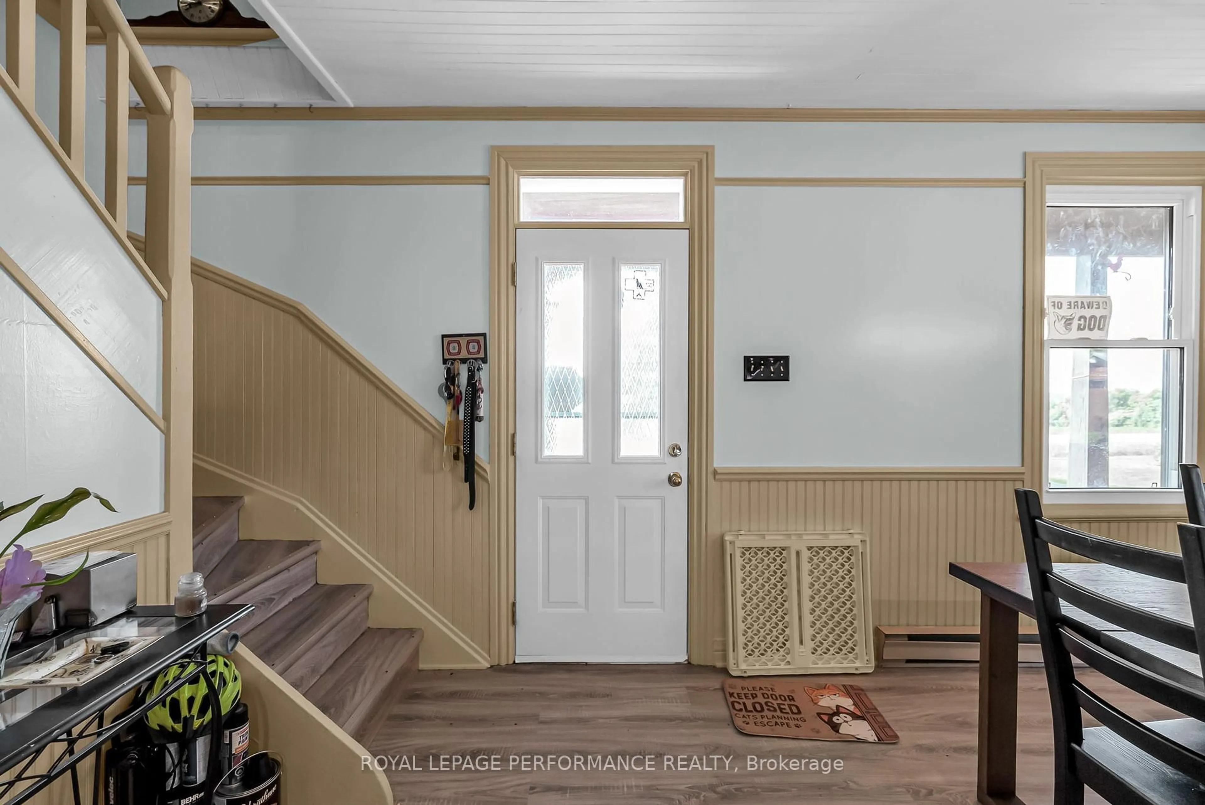 Indoor foyer for 19943 County 18 Rd, South Glengarry Ontario K0C 2J0