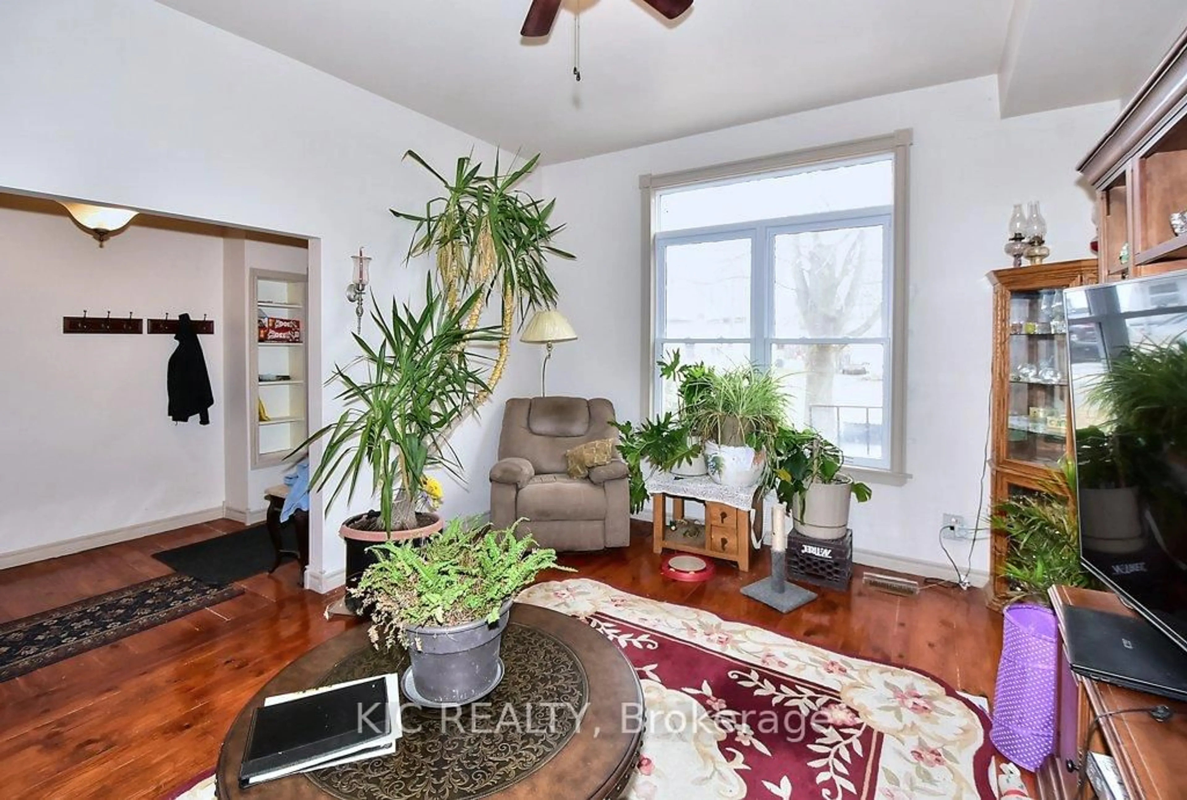 Living room with furniture, unknown for 46 Queen St, Asphodel-Norwood Ontario K0L 2V0
