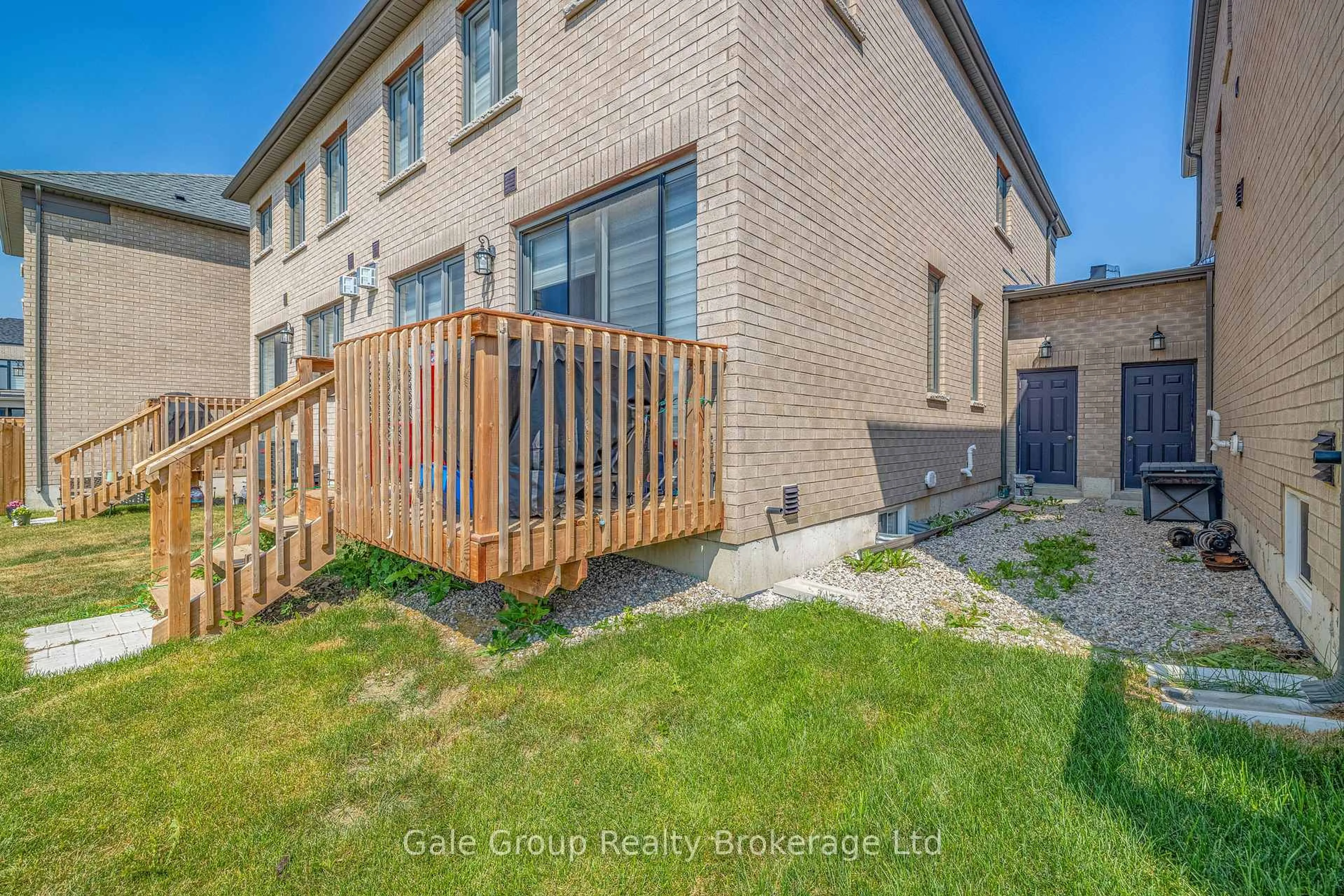 Patio, street for 899 Sobeski Ave, Woodstock Ontario N1R 5S4