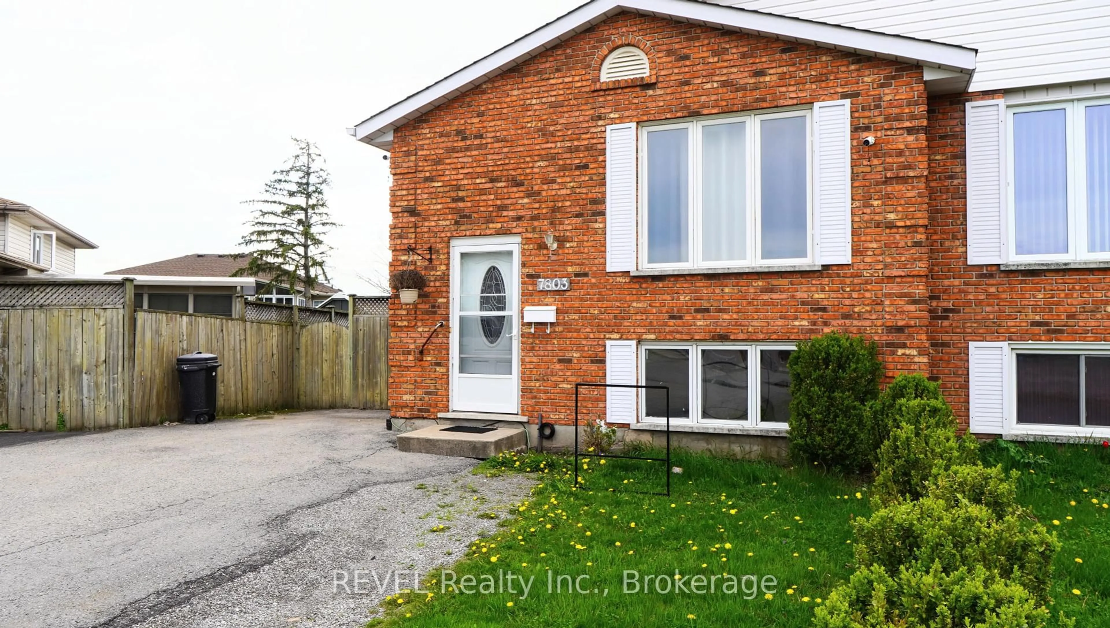Home with brick exterior material, street for 7803 Yvette Cres, Niagara Falls Ontario L2H 3B6