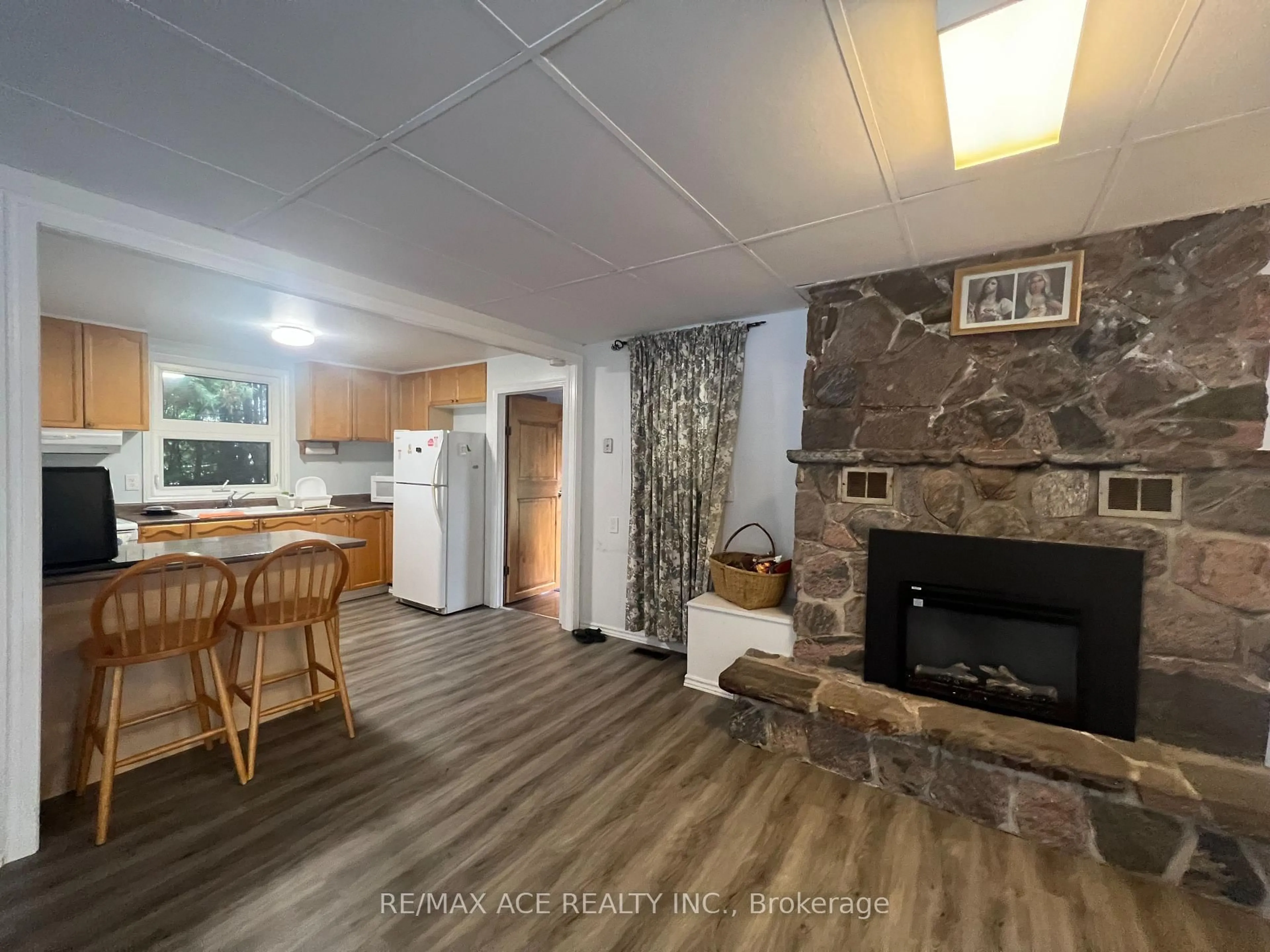 A pic of a room for 41 North Taylor Rd, Kawartha Lakes Ontario K0M 2B0