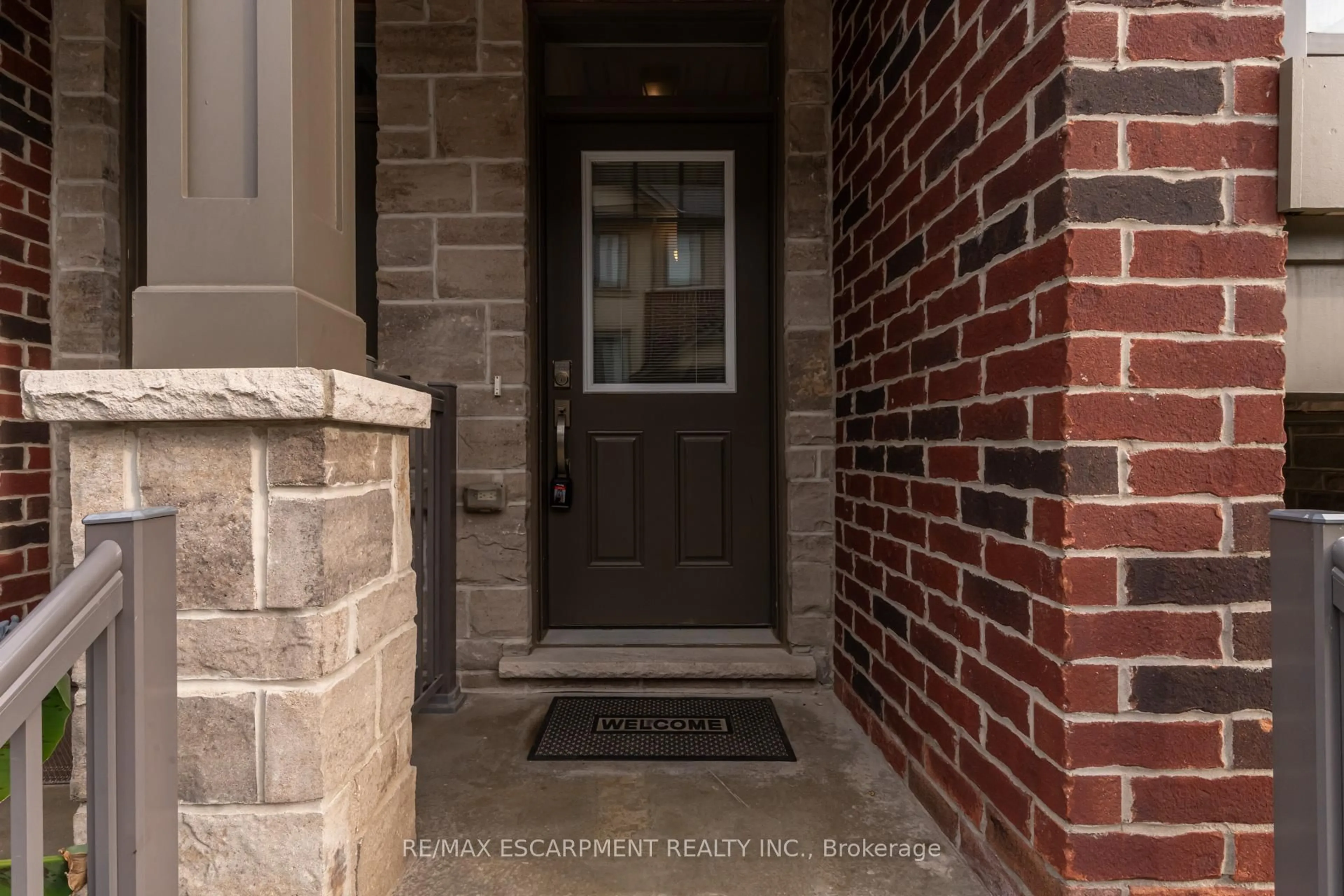Indoor entryway for 13 Pringle Lane, Hamilton Ontario L9G 0H2