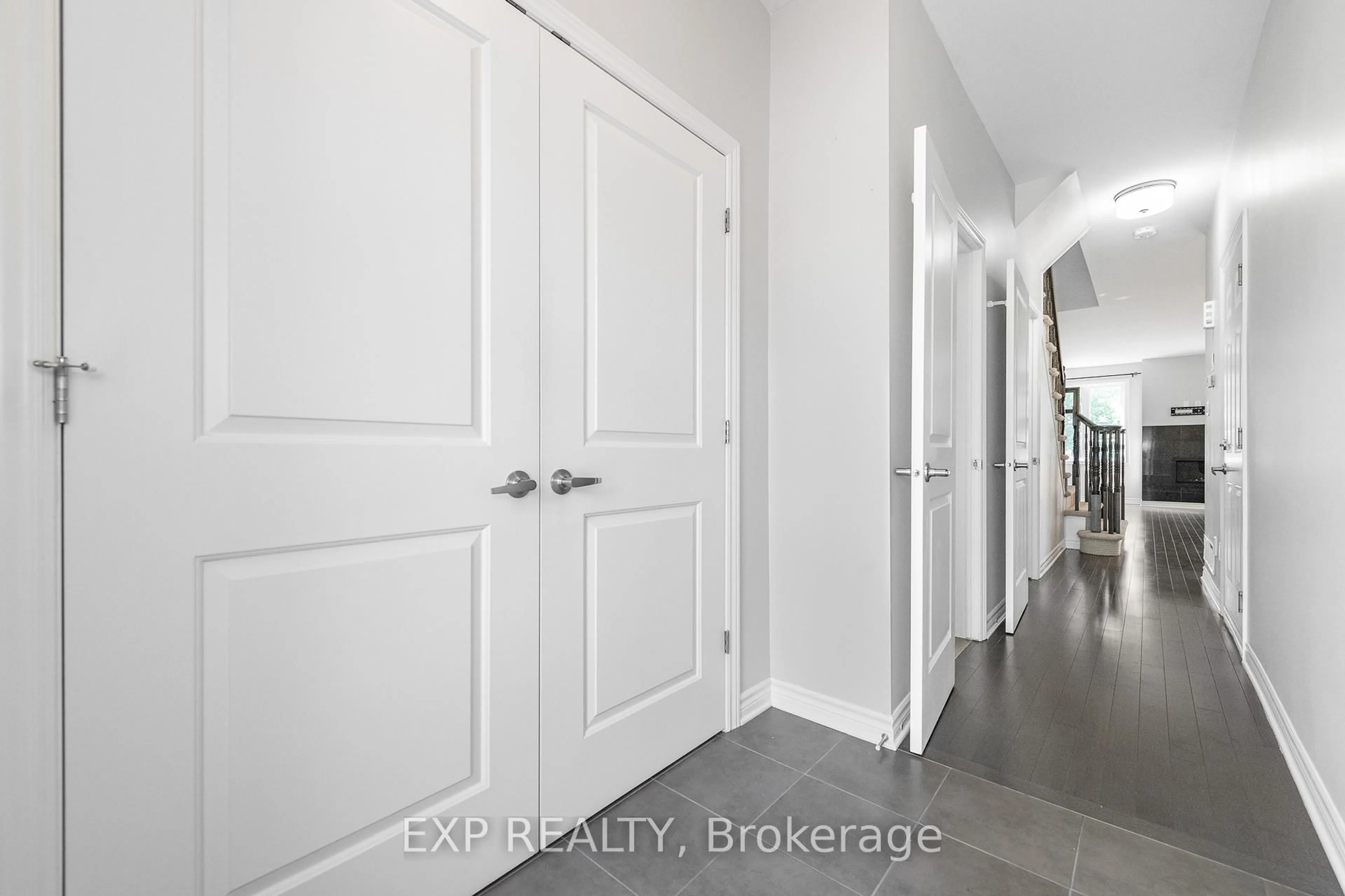 Indoor entryway for 241 King St, Carleton Place Ontario K7C 1G3