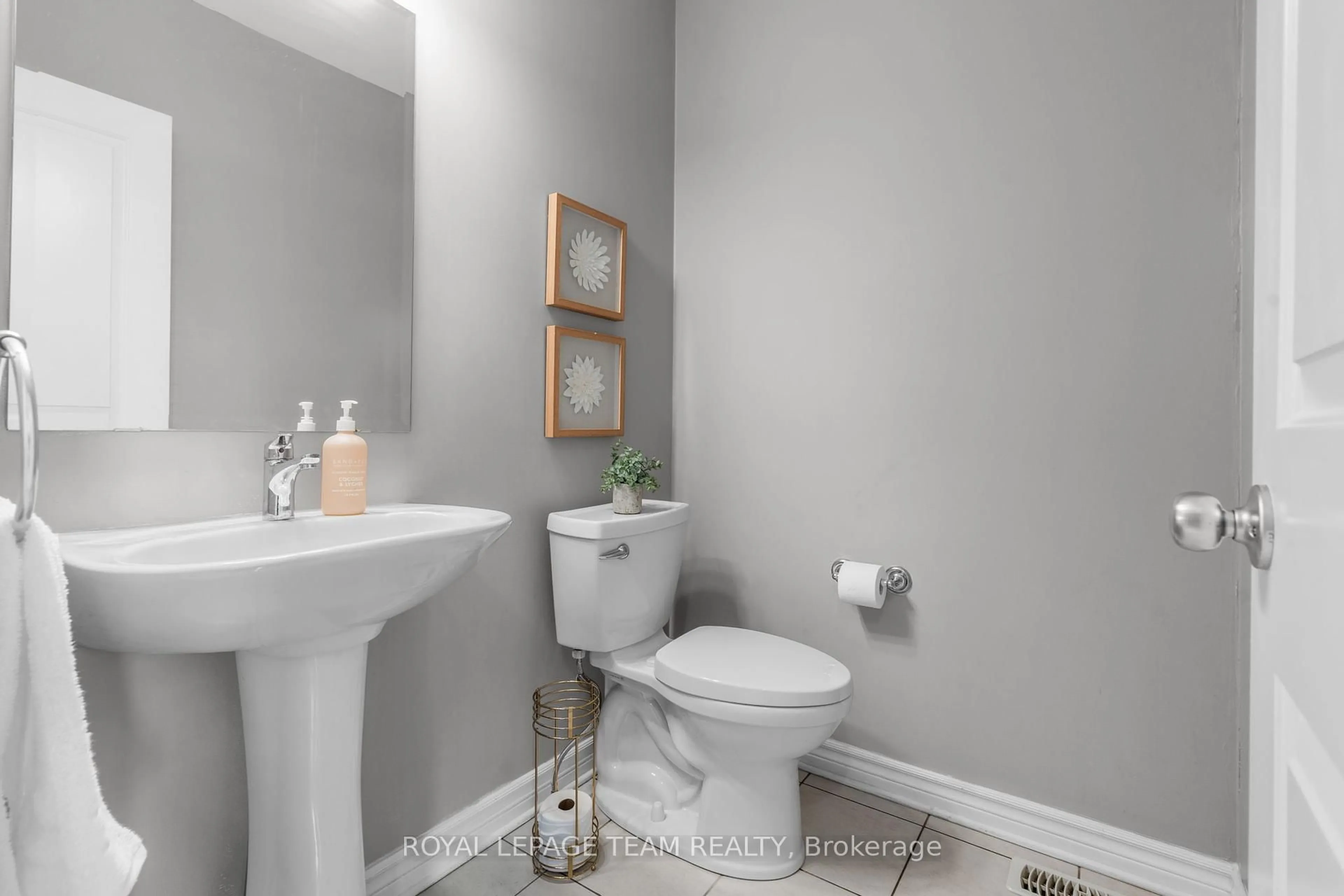 Standard bathroom, ceramic/tile floor for 3411 Woodroffe Ave, Ottawa Ontario K2G 7A1