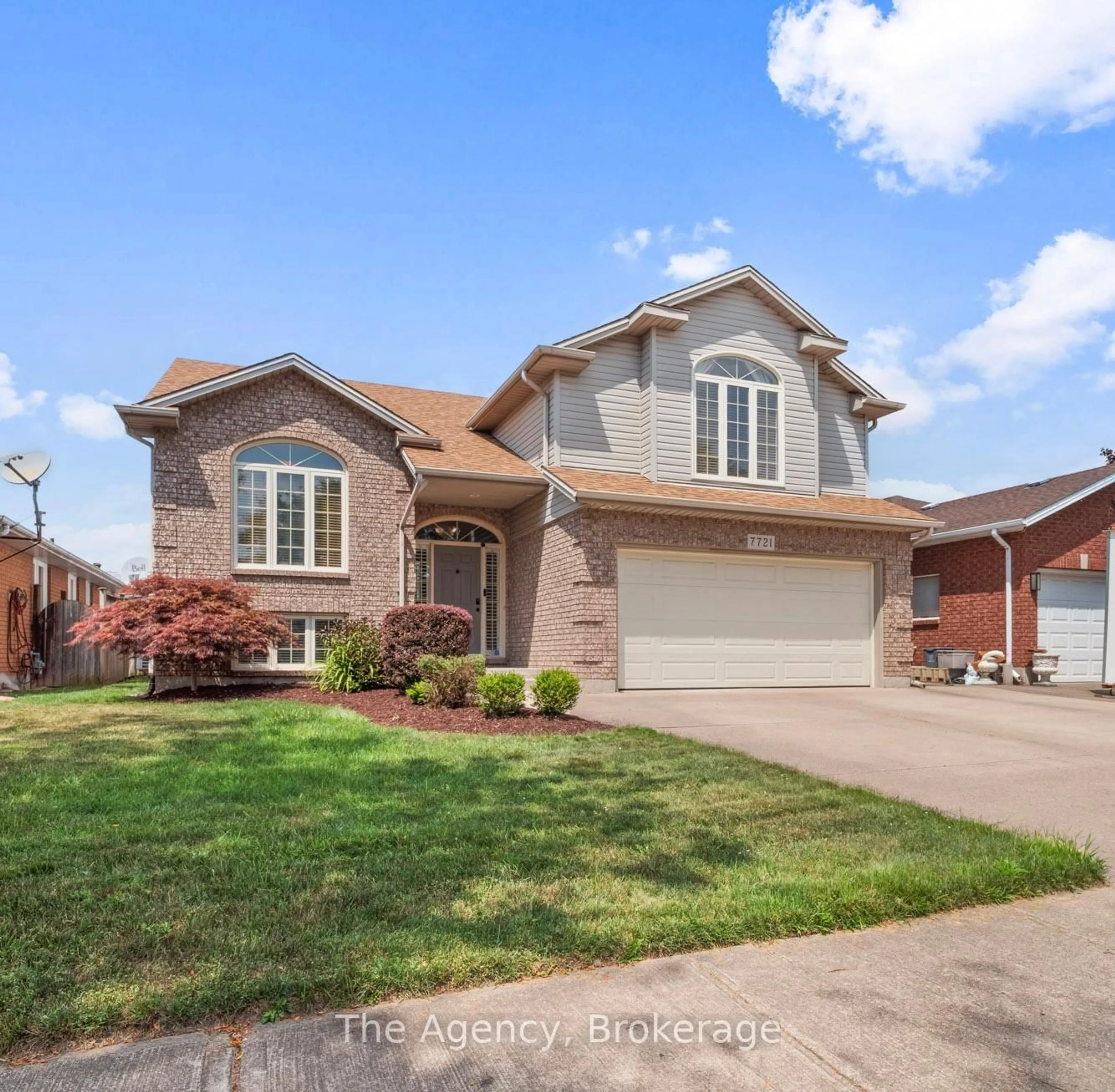 Home with brick exterior material, street for 7721 Parkview Cres, Niagara Falls Ontario L2H 2X4
