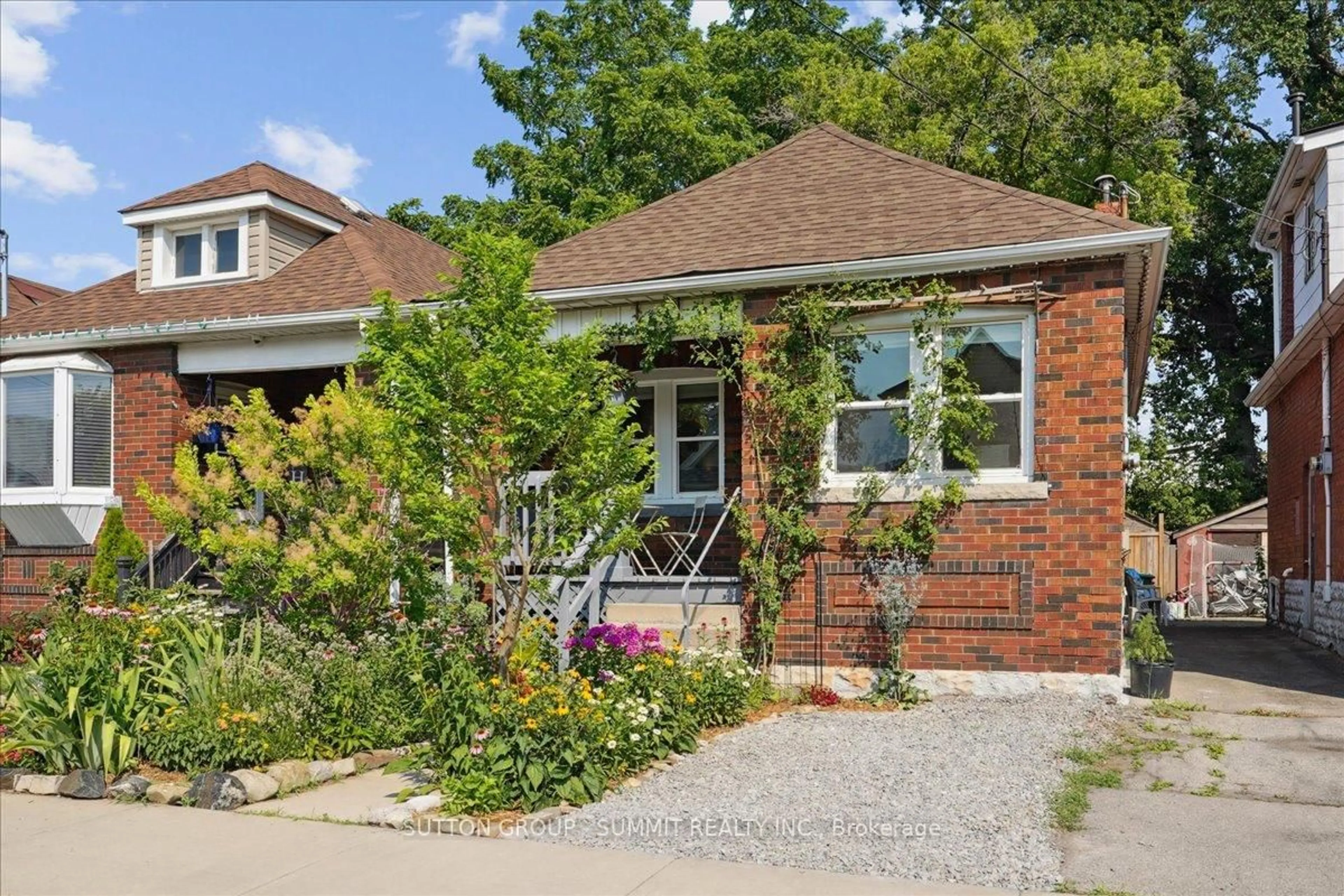 Home with brick exterior material, street for 138 Cope St, Hamilton Ontario L8H 5B4