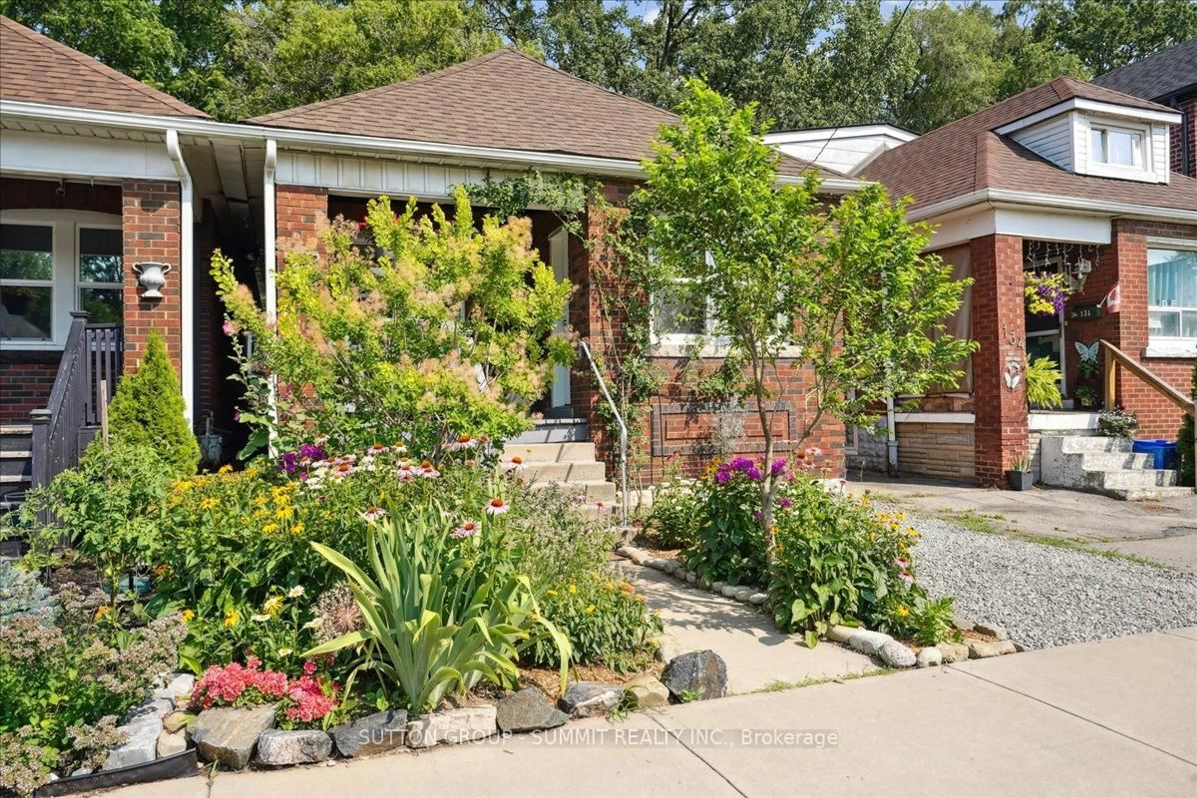 Home with brick exterior material, street for 138 Cope St, Hamilton Ontario L8H 5B4
