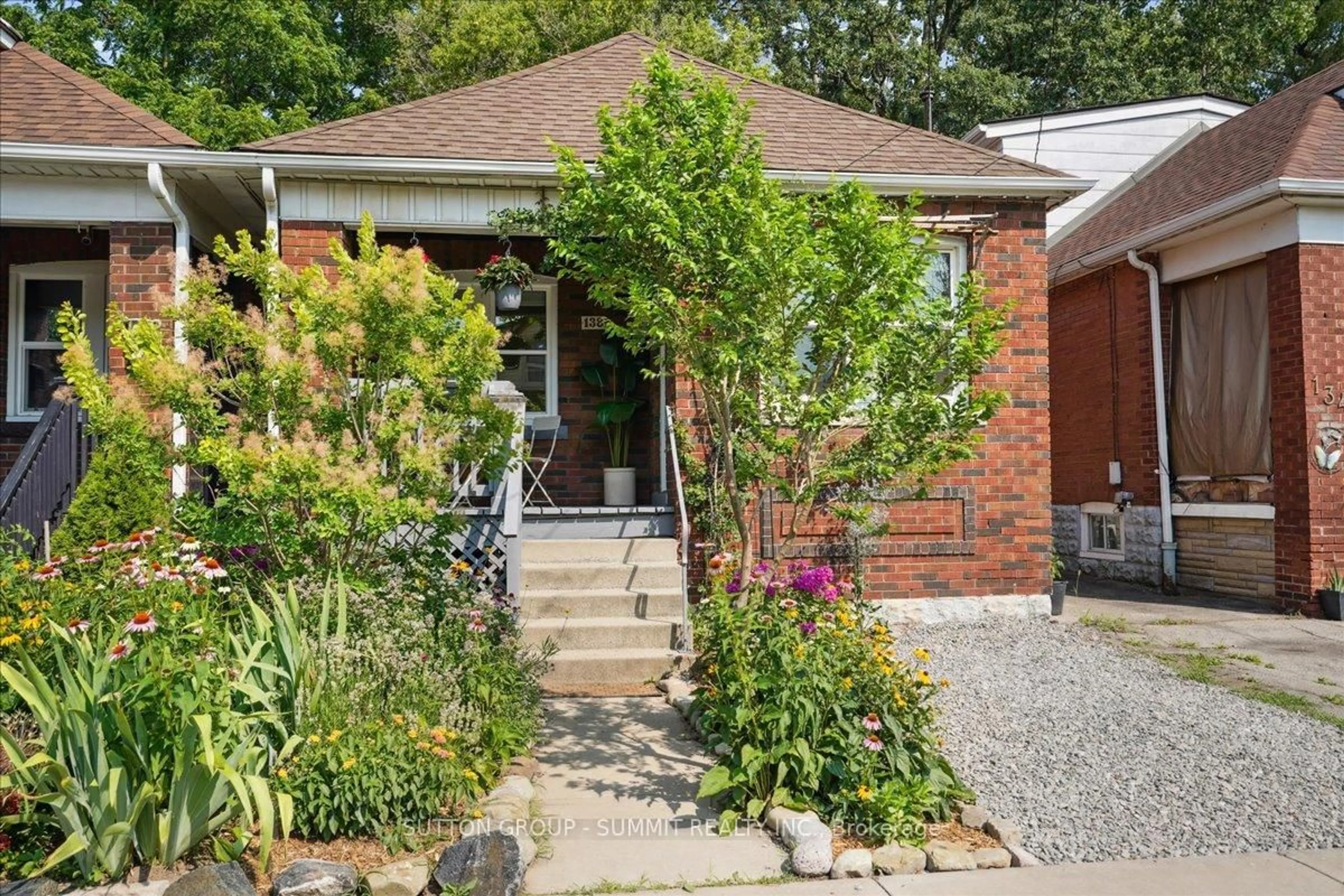 Home with brick exterior material, street for 138 Cope St, Hamilton Ontario L8H 5B4