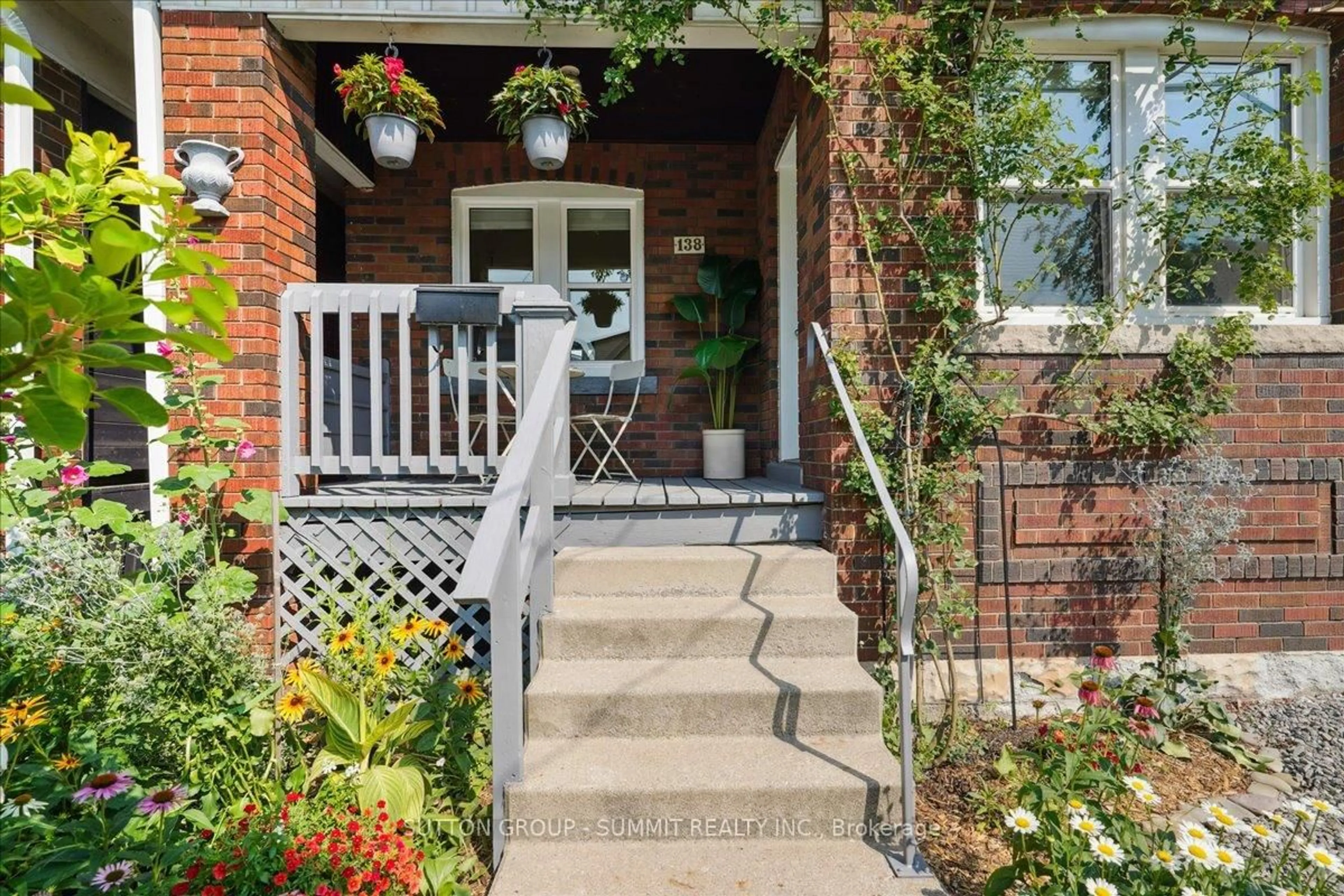 Unknown for 138 Cope St, Hamilton Ontario L8H 5B4