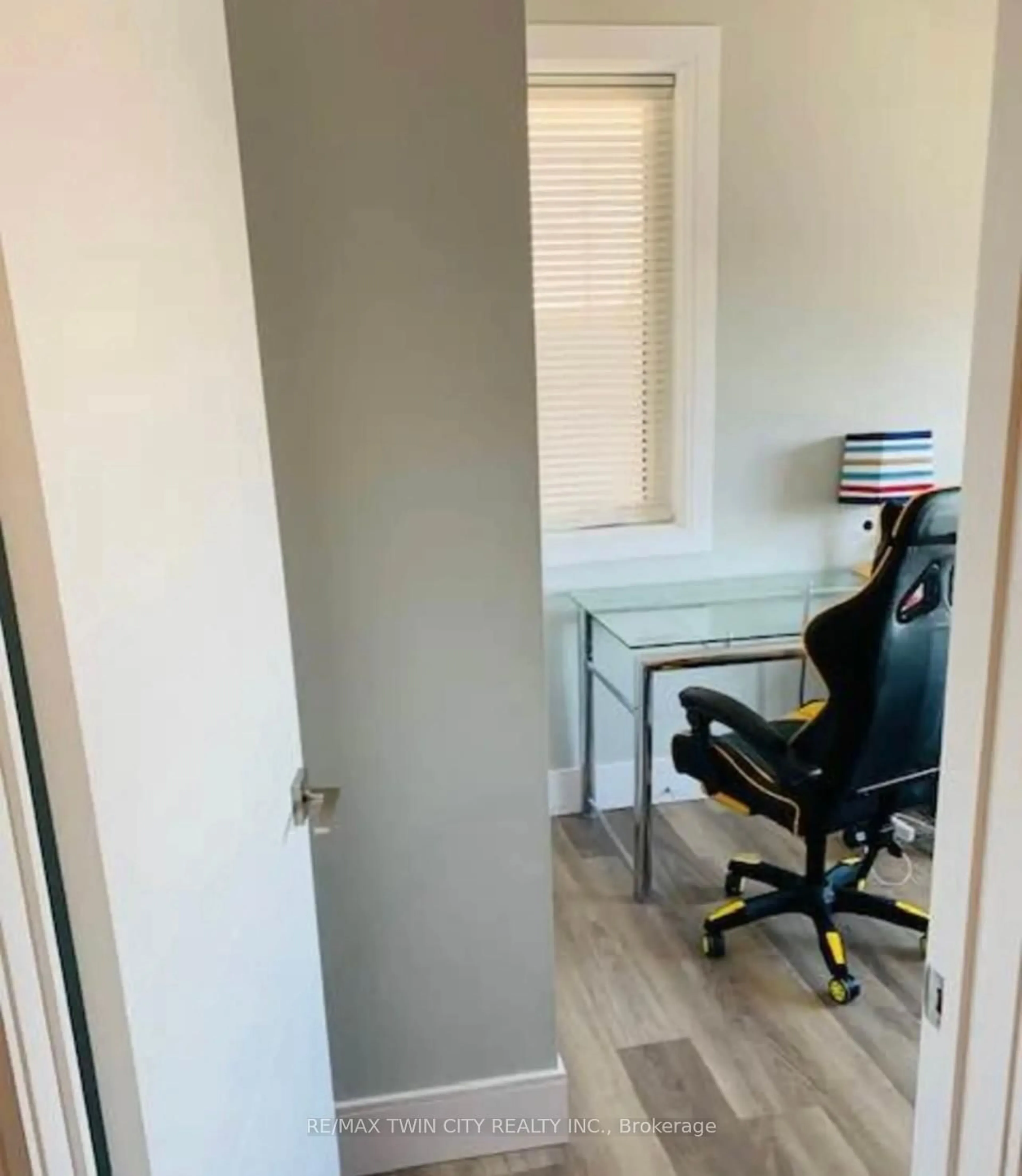 A pic of a room for 54 Bridge St #27, Kitchener Ontario N2K 0G4