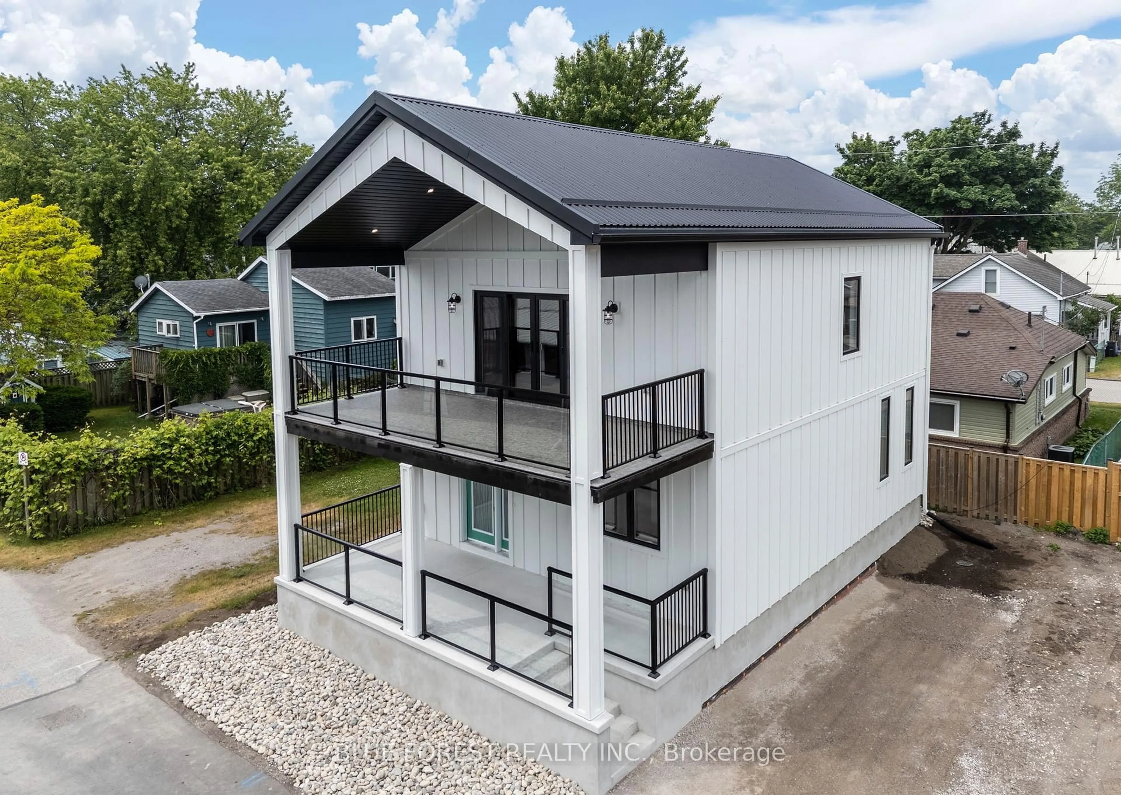 A pic from outside/outdoor area/front of a property/back of a property/a pic from drone, building for 154 MAUD St, Central Elgin Ontario N5L 1C8