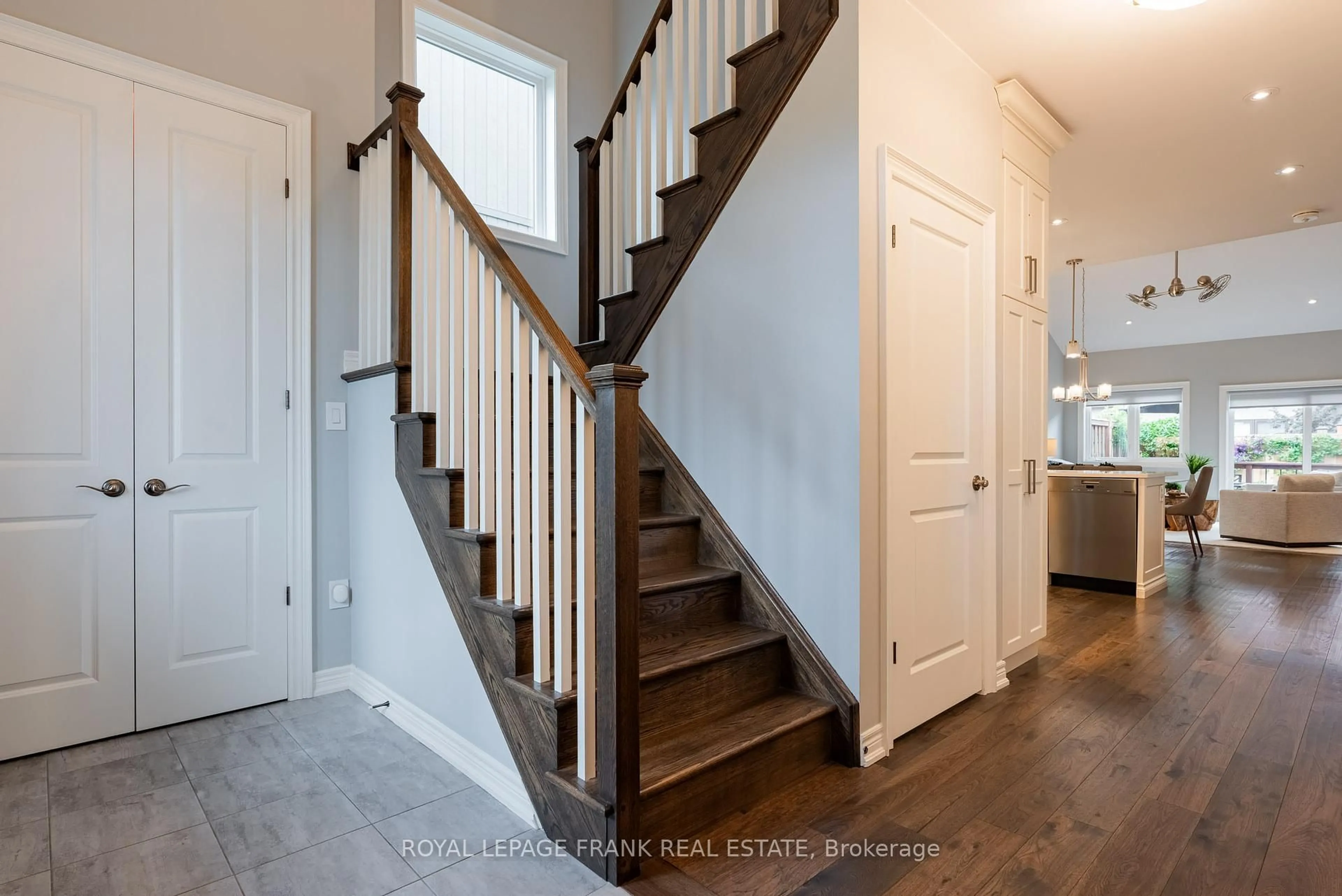 Stairs for 4098 Twenty Third St, Lincoln Ontario L0R 2C0