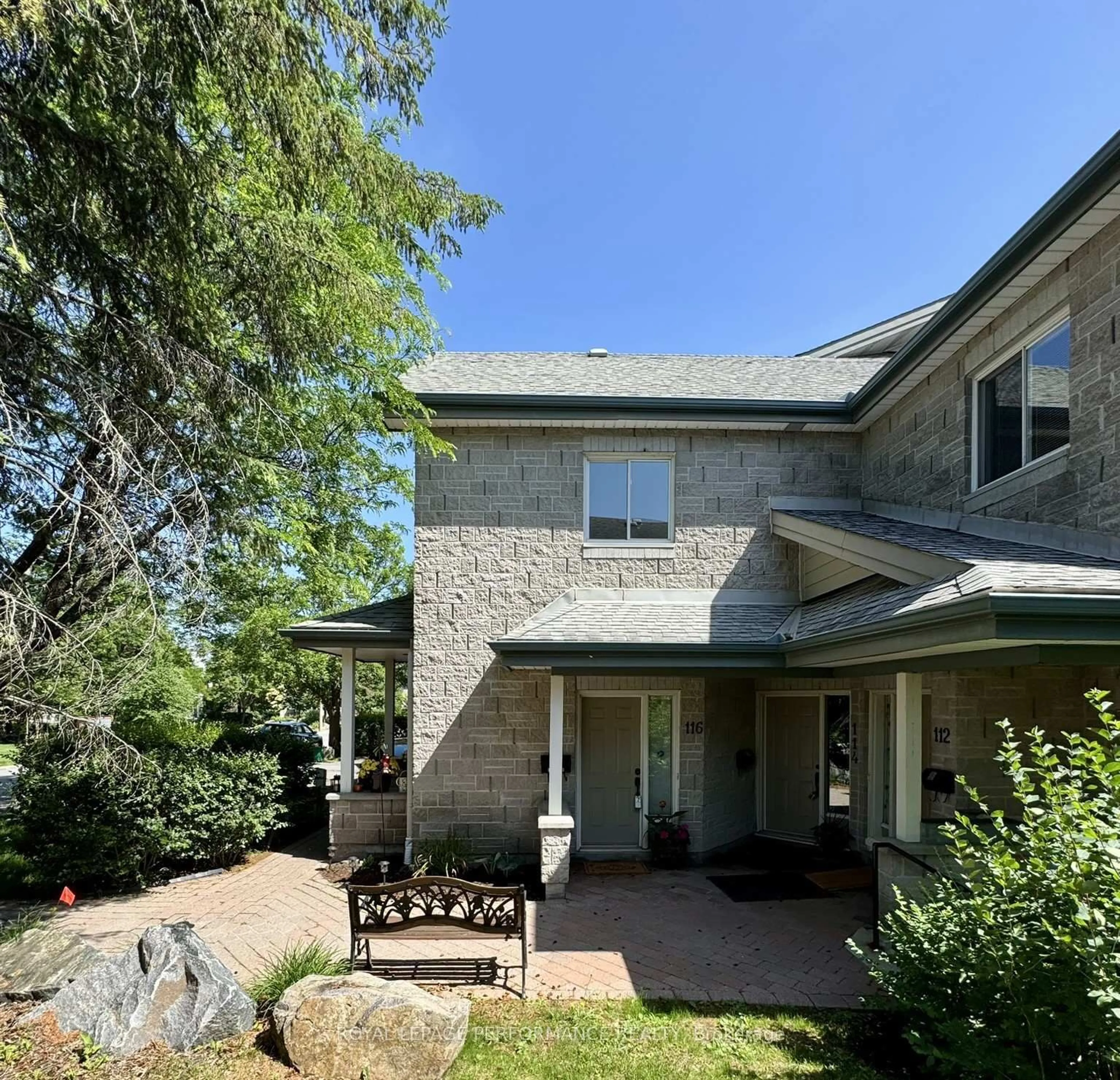 Unknown for 116 Robson Crt, Ottawa Ontario K2K 2W1